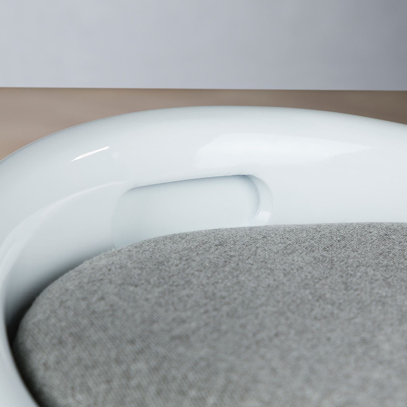 IDIMEX Sitzhocker DANIEL, Sitzhocker Arbeitshocker Badhocker Badschemel, mit Stauraum, weiß/grau