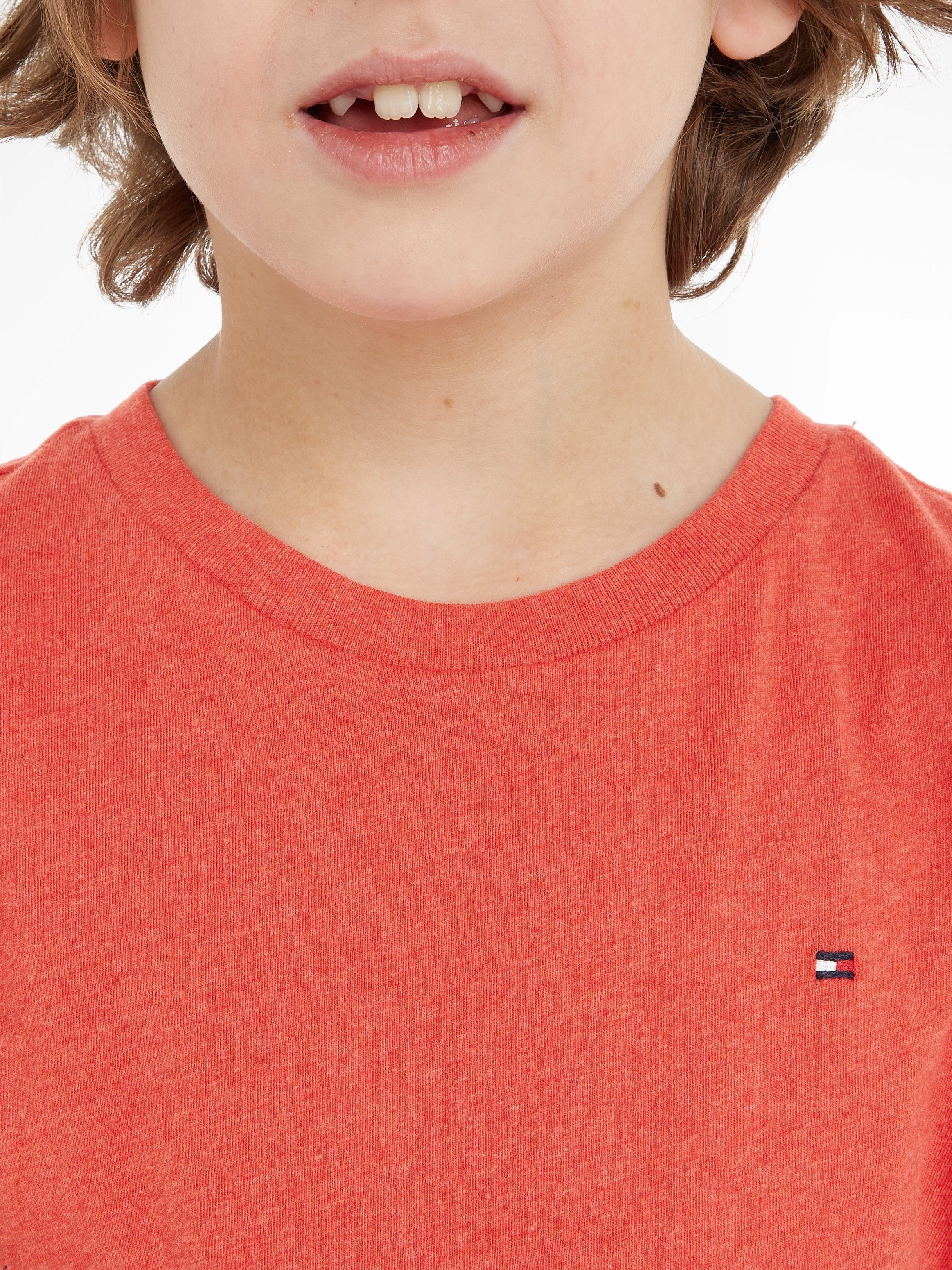 Tommy Hilfiger Rundhalsshirt BOYS BASIC CN KNIT S/S mit Tommy Hilfiger Logo-Flag