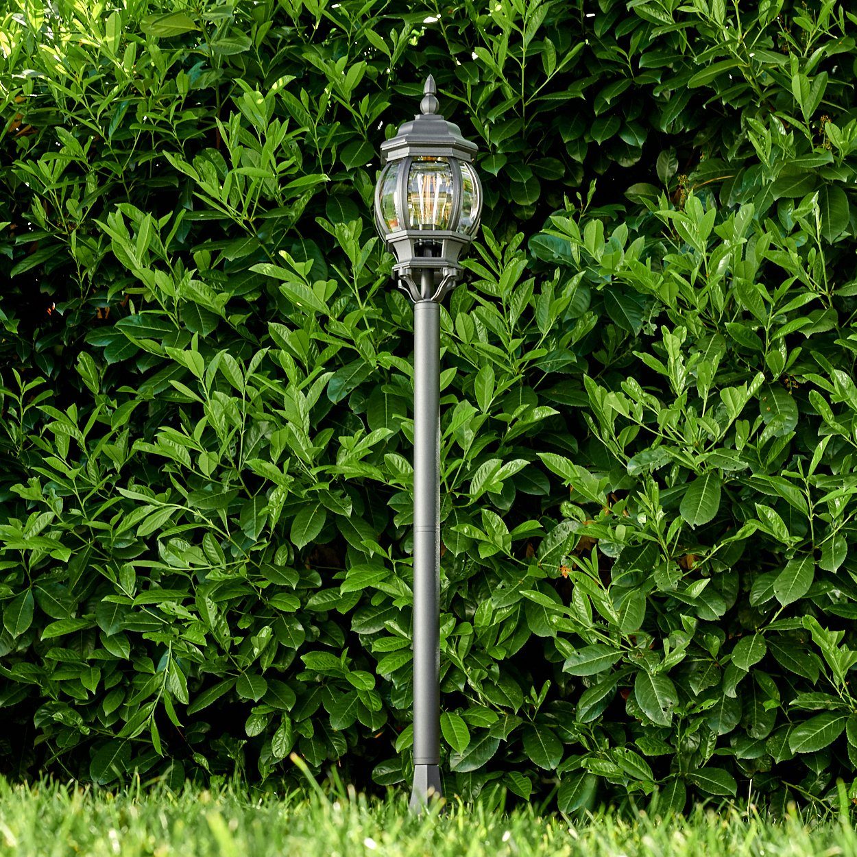 hofstein Außen-Stehlampe »Meyen« Außenleuchte Wegeleuchte in antikem Look, ohne Leuchtmittel, Aluguss in Schwarz mit Kunststoff-Scheiben, E27, IP44