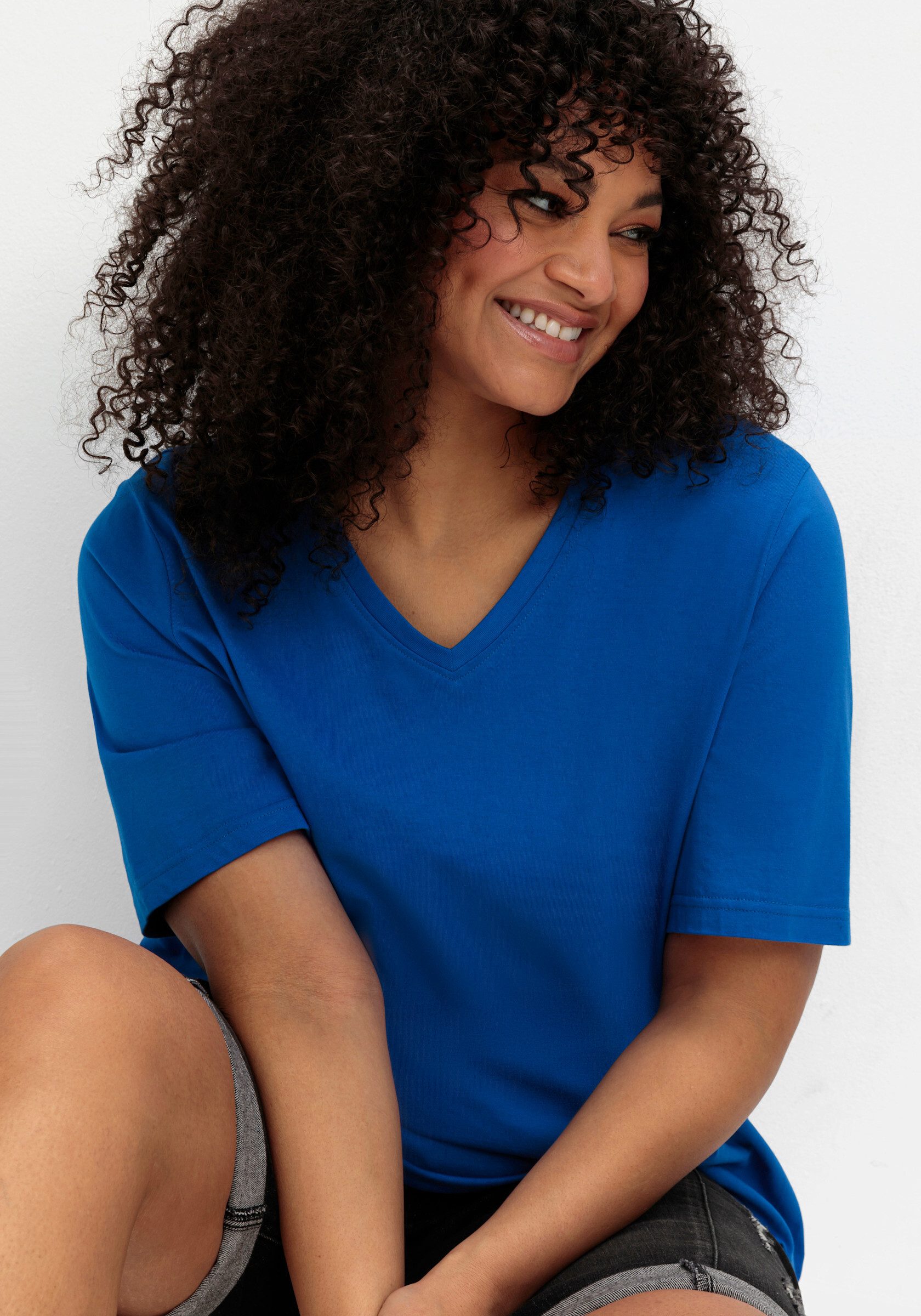 Sheego T-Shirt T-Shirt Kurzarm mit V-Ausschnitt, aus leichtem Jersey günstig online kaufen