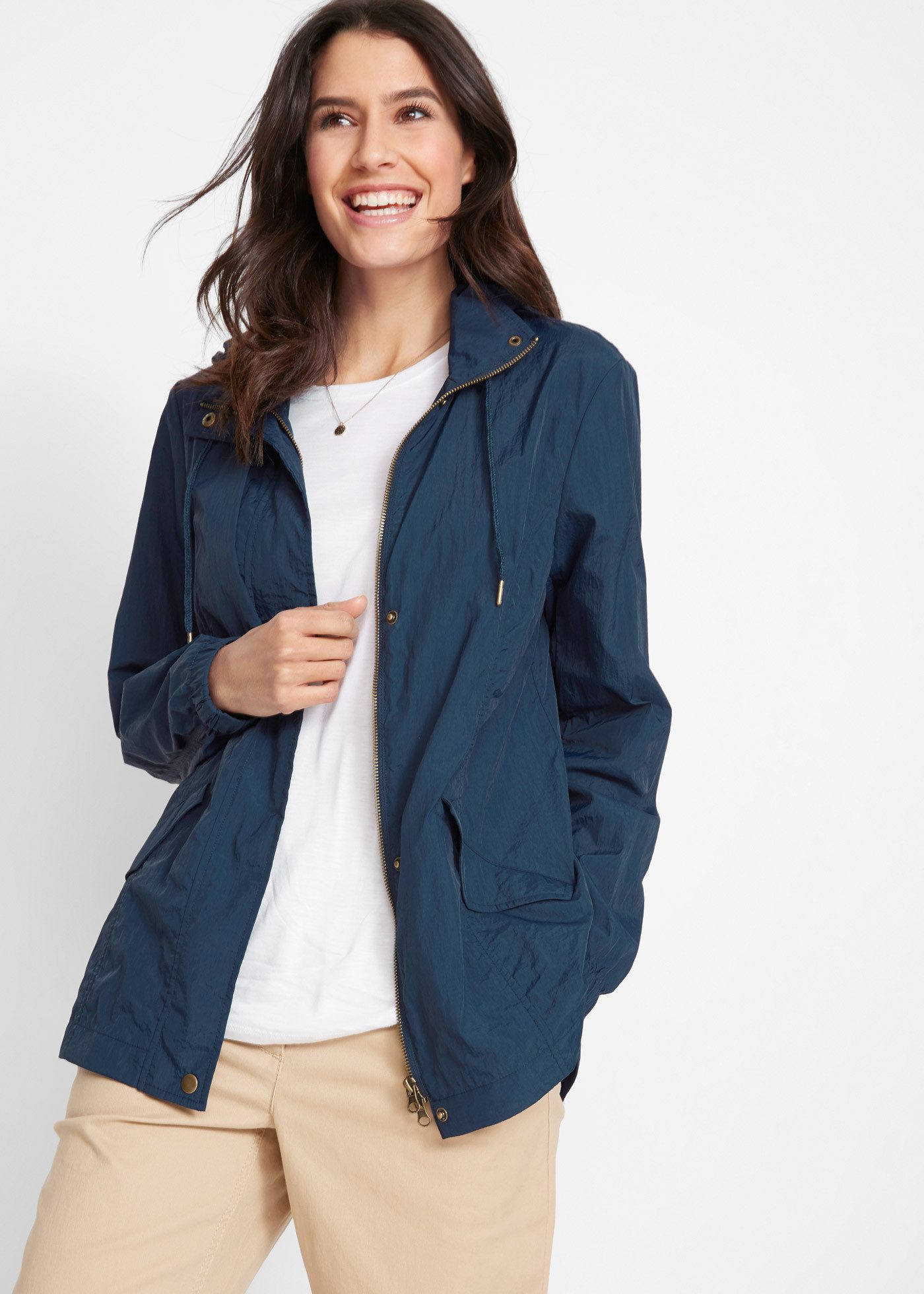 bonprix Allwetterjacke sportlicher Stil, leichter Parka mit Kapuze, mit seitlichen Taschen