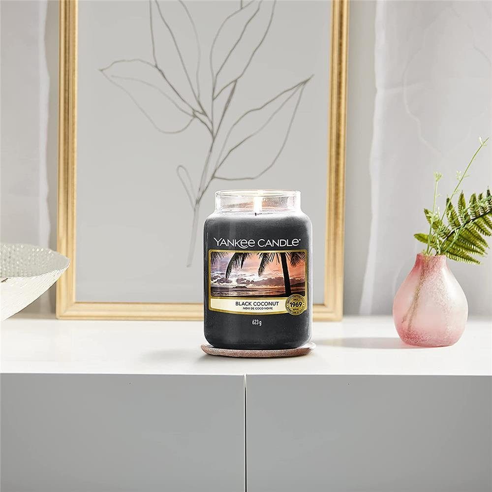 Yankee Candle Duftkerze Black Coconut, im Glas, mit Kokosduft, Sandelholz und Inselblüten