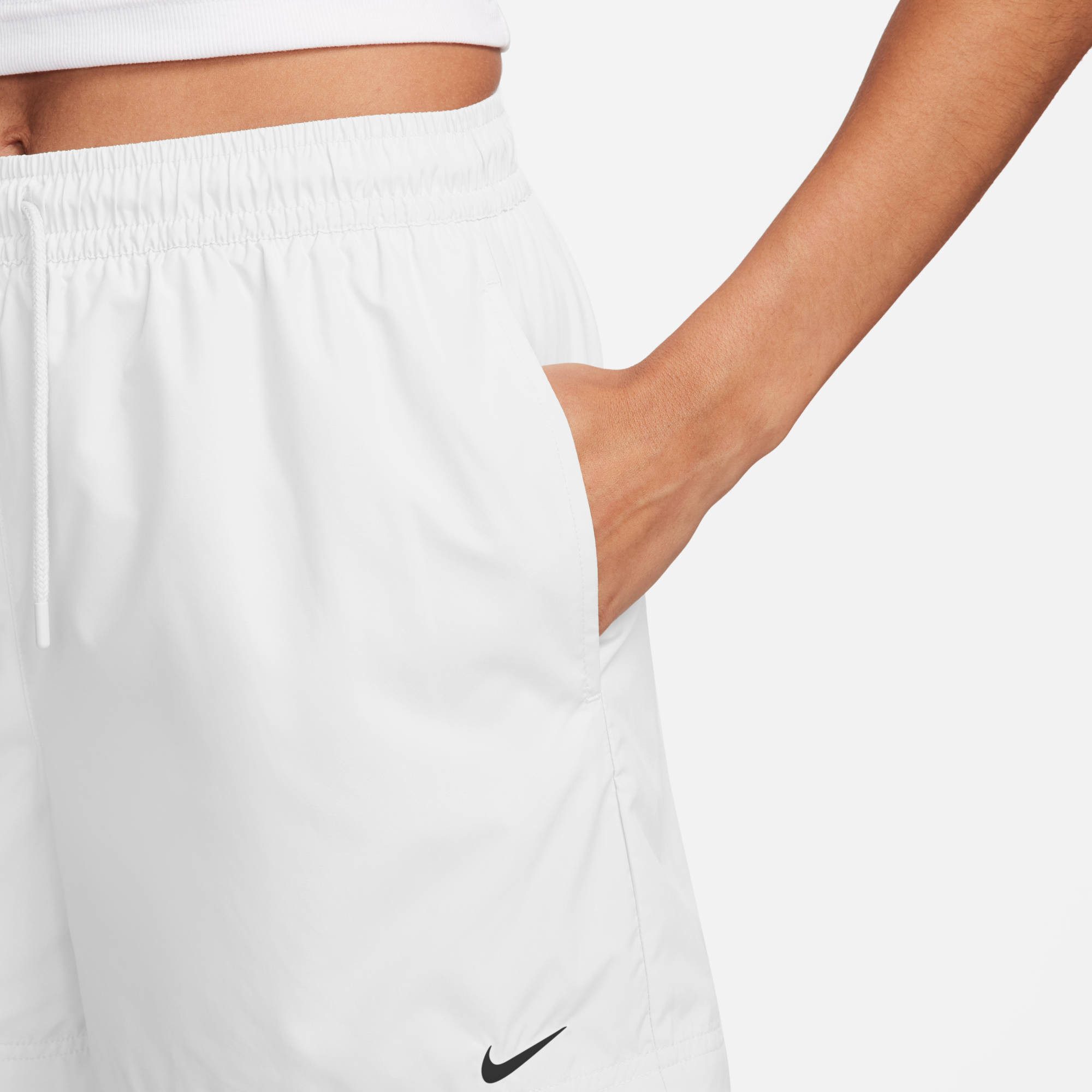 Nike Sportswear Shorts W NSW MR ESSNTL WVN SHORT bequeme Passform, aus Polyester