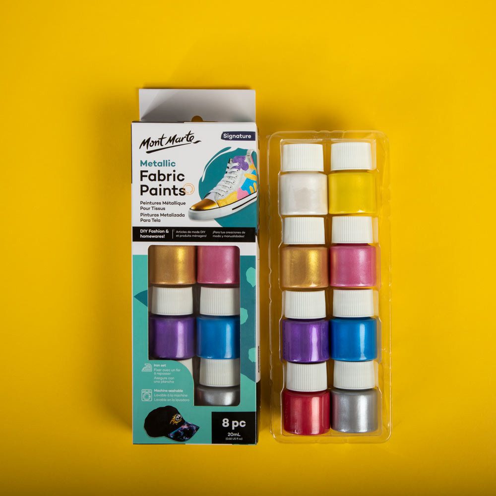 Mont Marte Textilfarbe 8 x 20 ml Metallicfarben, Stofffarben mit schimmerndem Metallic-Effekt, Waschfest & bügelfixierbar, für T-Shirts, Taschen & kreative DIY Mode