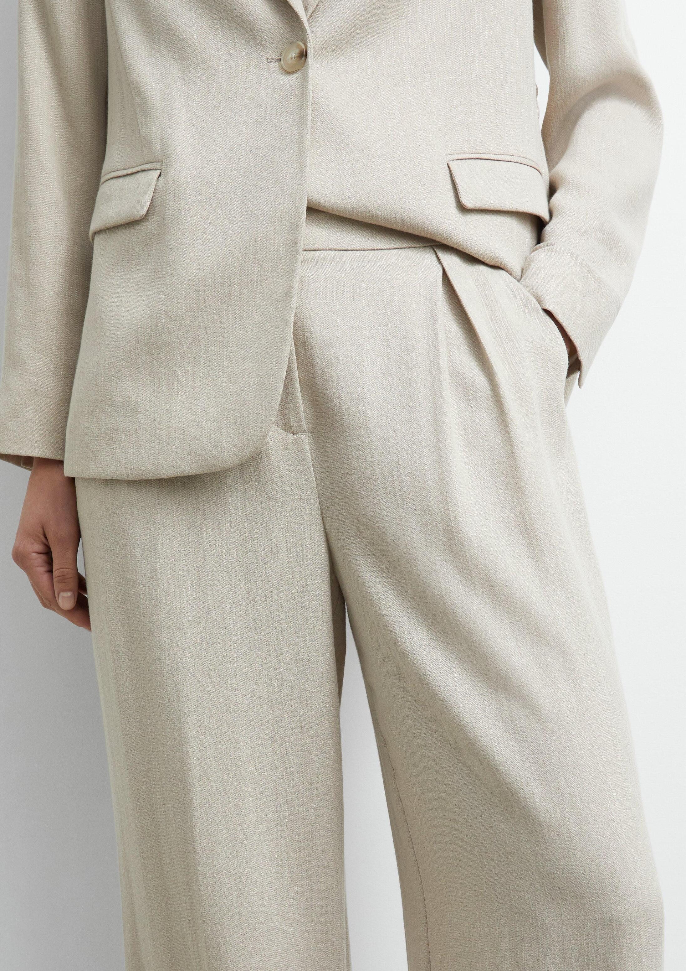 comma Chinos Hose Strukturierte Wide-Leg-Hose mit Faltendetail – Bild 4 von 5