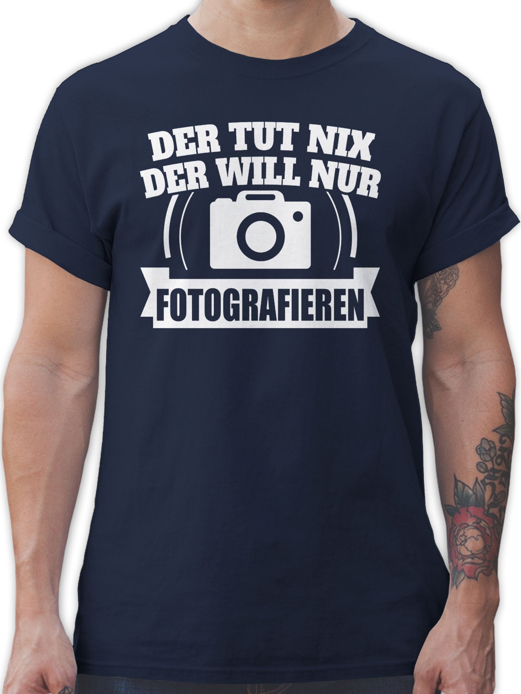 Shirtracer T-Shirt Der tut nix der will nur Fotografieren Sprüche Statement mit Spruch 2 Navy Blau