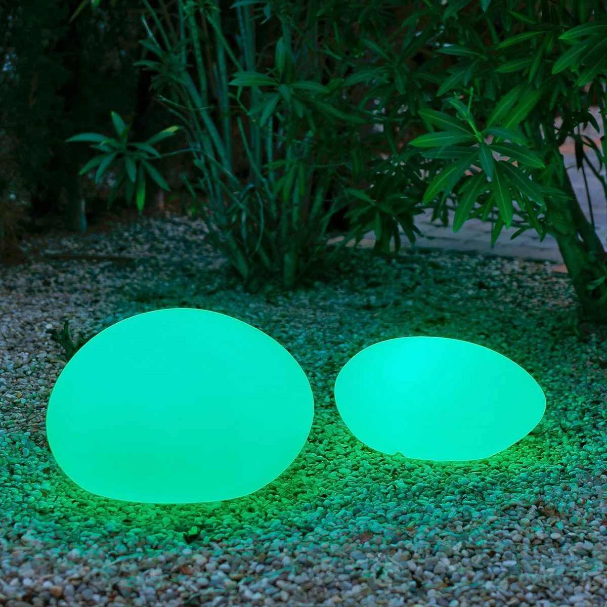 New Garden LED Solarleuchte Petra Leuchtstein Farbwechsel Solar und Akku Weiß, LED fest integriert