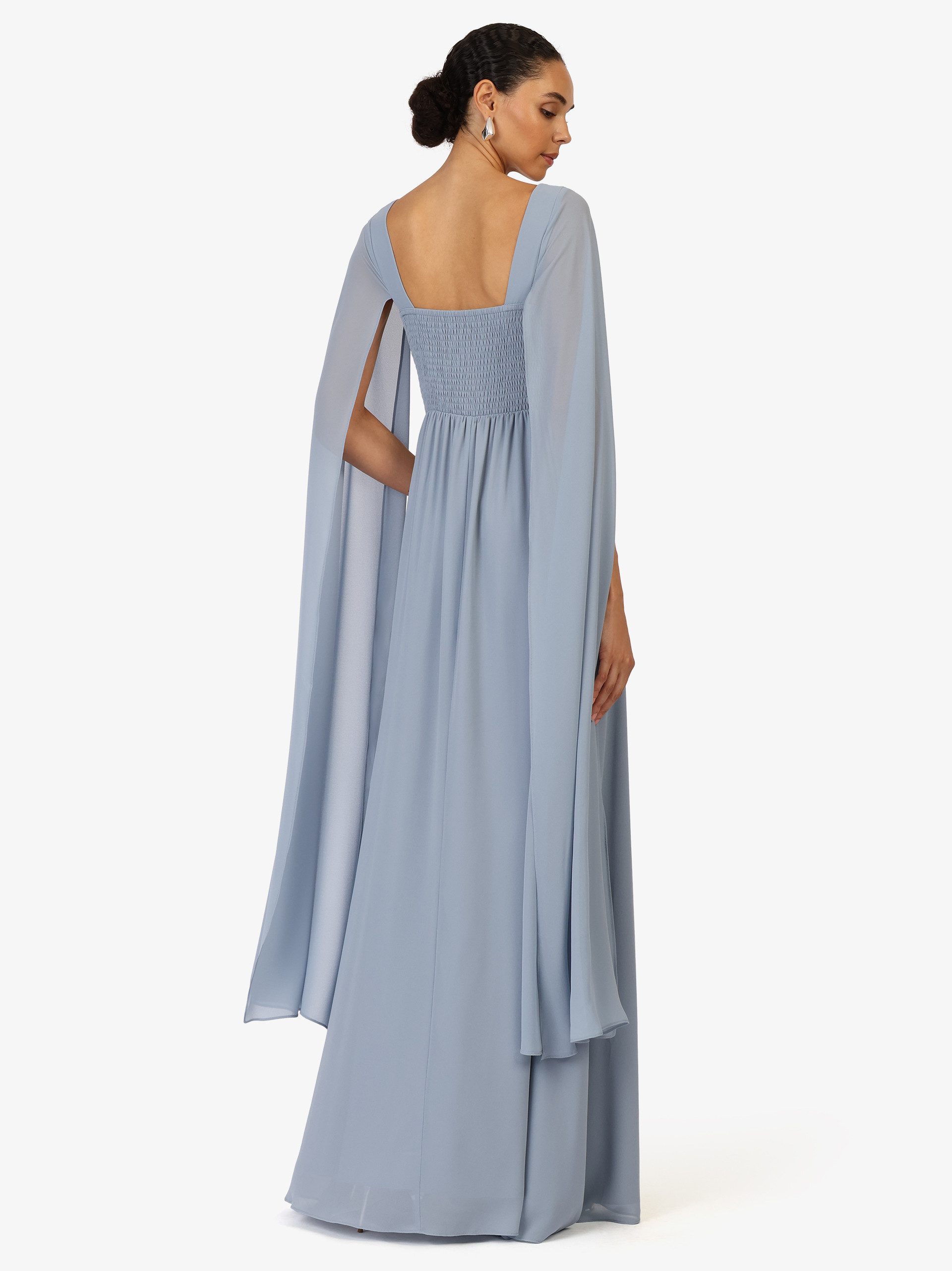 Kraimod Abendkleid mit fließenden Cape-Ärmeln