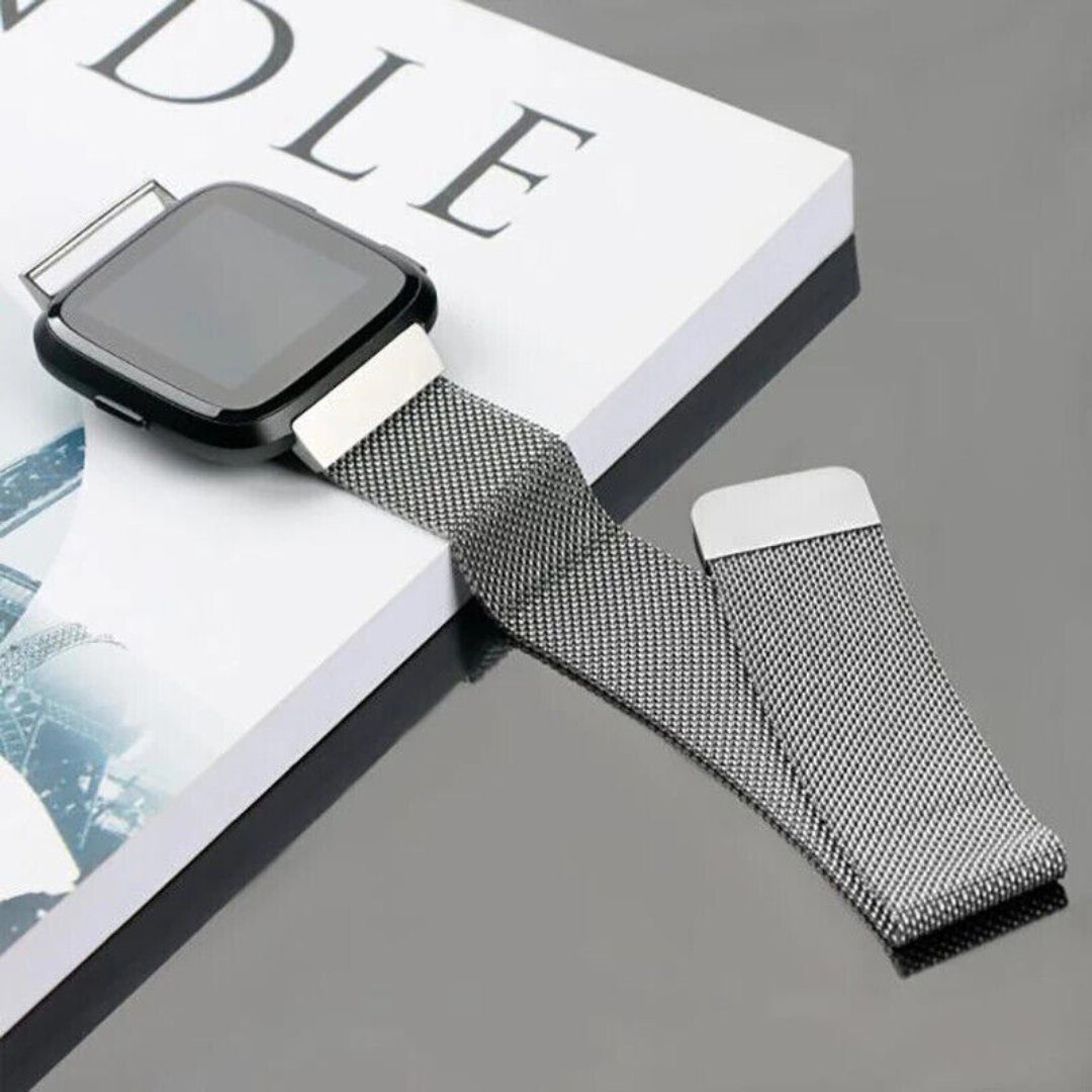 SmartUP verstellbar stufenlos Für Milanese, Magnetisches Armband Atmungaktiv, zeitloses Versa Design, Edelstahl Grau Uhrenarmband Fitbit 3