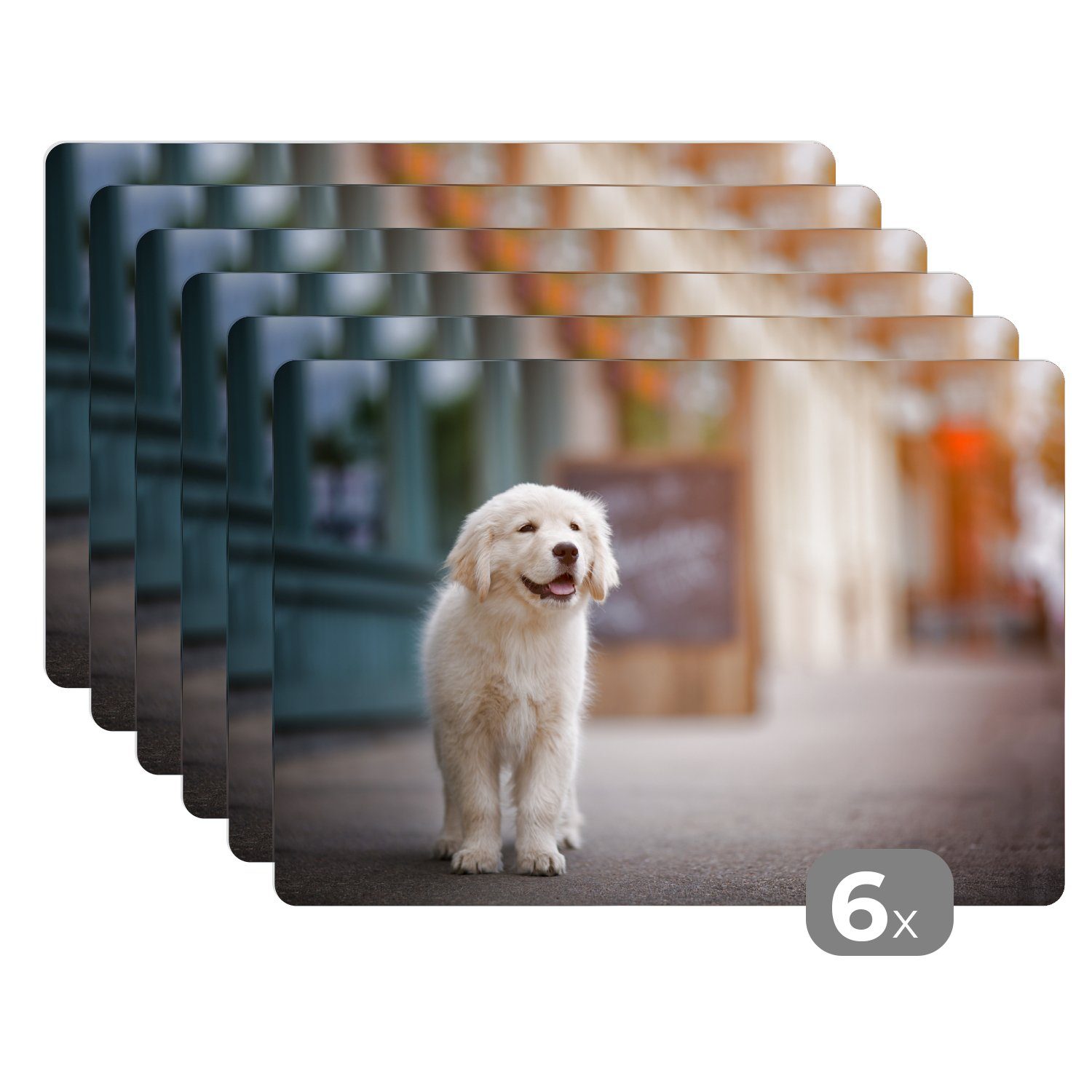 Platzset, Ein Golden Retriever Welpe läuft auf dem Bürgersteig, MuchoWow, (6-St), Platzset, Platzdecken, Platzmatte, Tischmatten, Schmutzabweisend