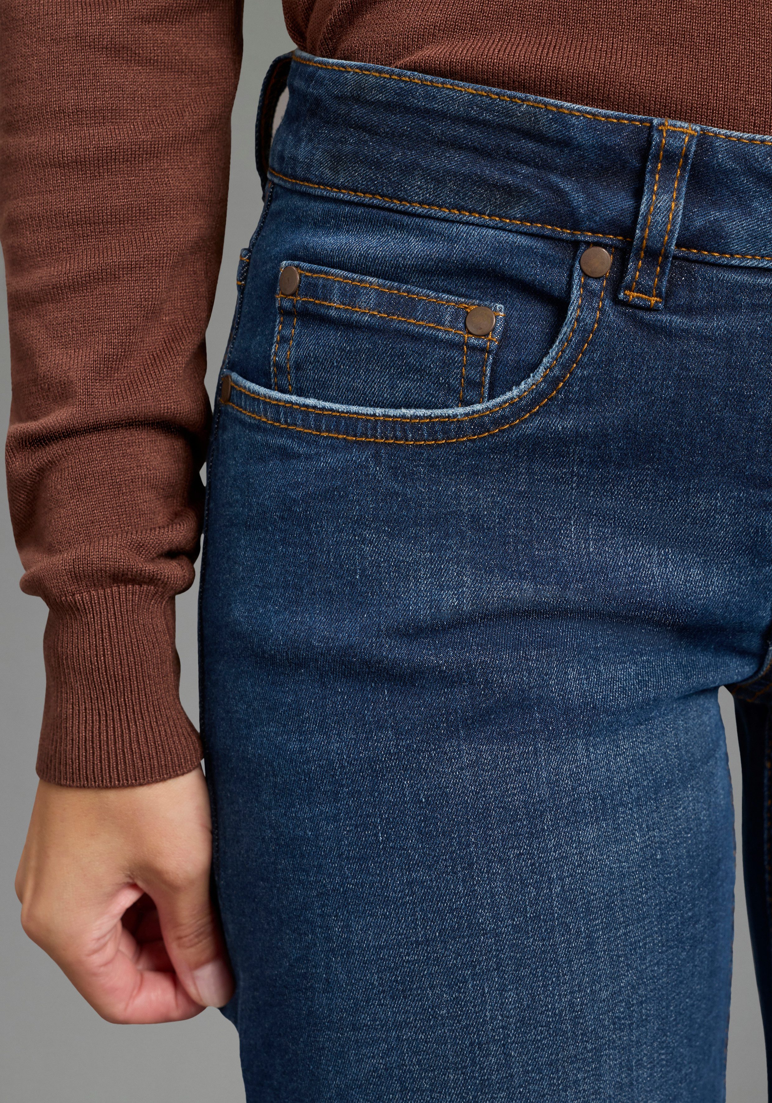 Arizona Weite Jeans mit modischem Beinverlauf mit geradem Beinverlauf, knöchellange Schnittform, normale Leibhöhe – Bild 4 von 5
