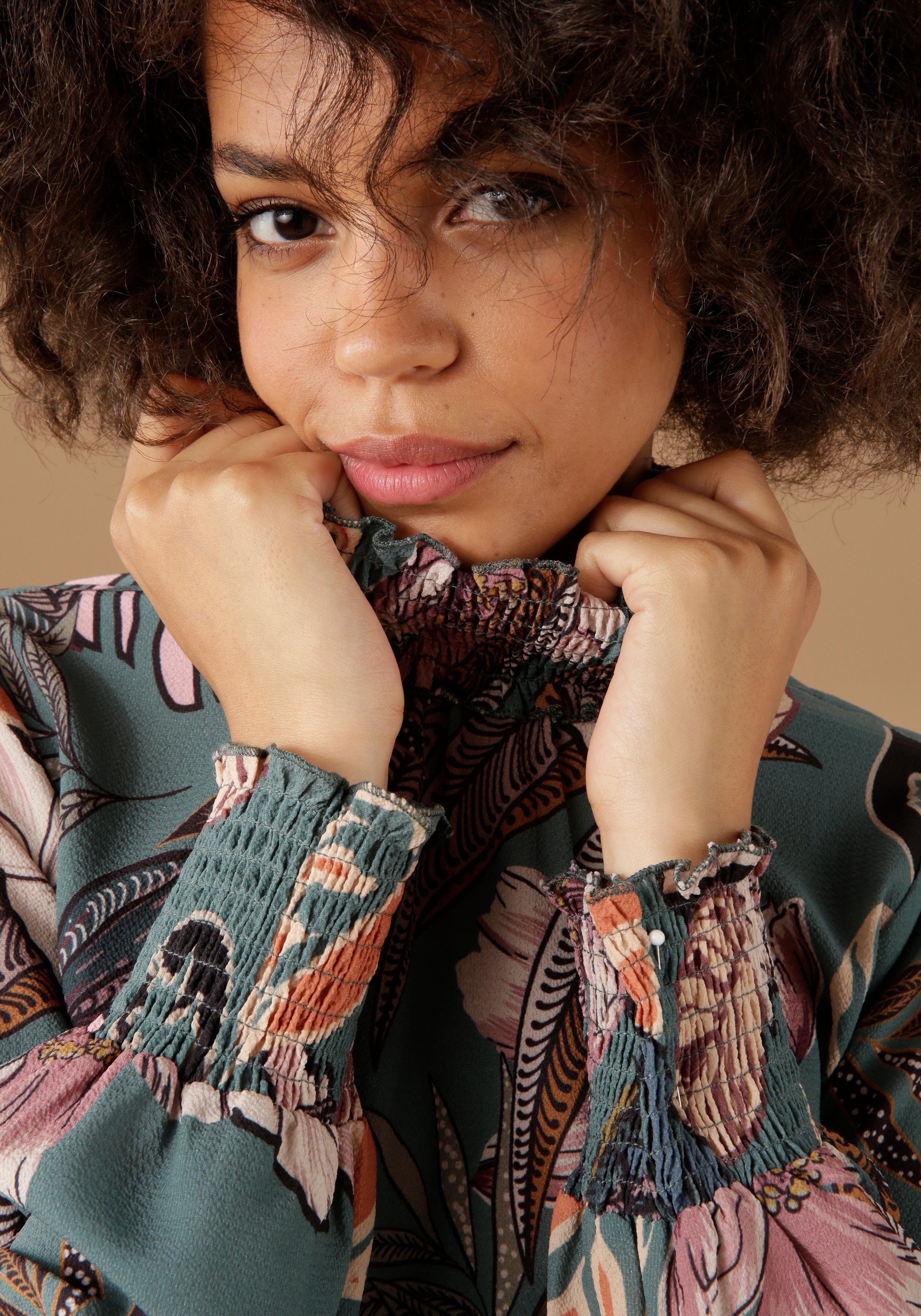 Aniston CASUAL Schlupfbluse mit großflächigem Blütendruck - jedes Teil ein Unikat