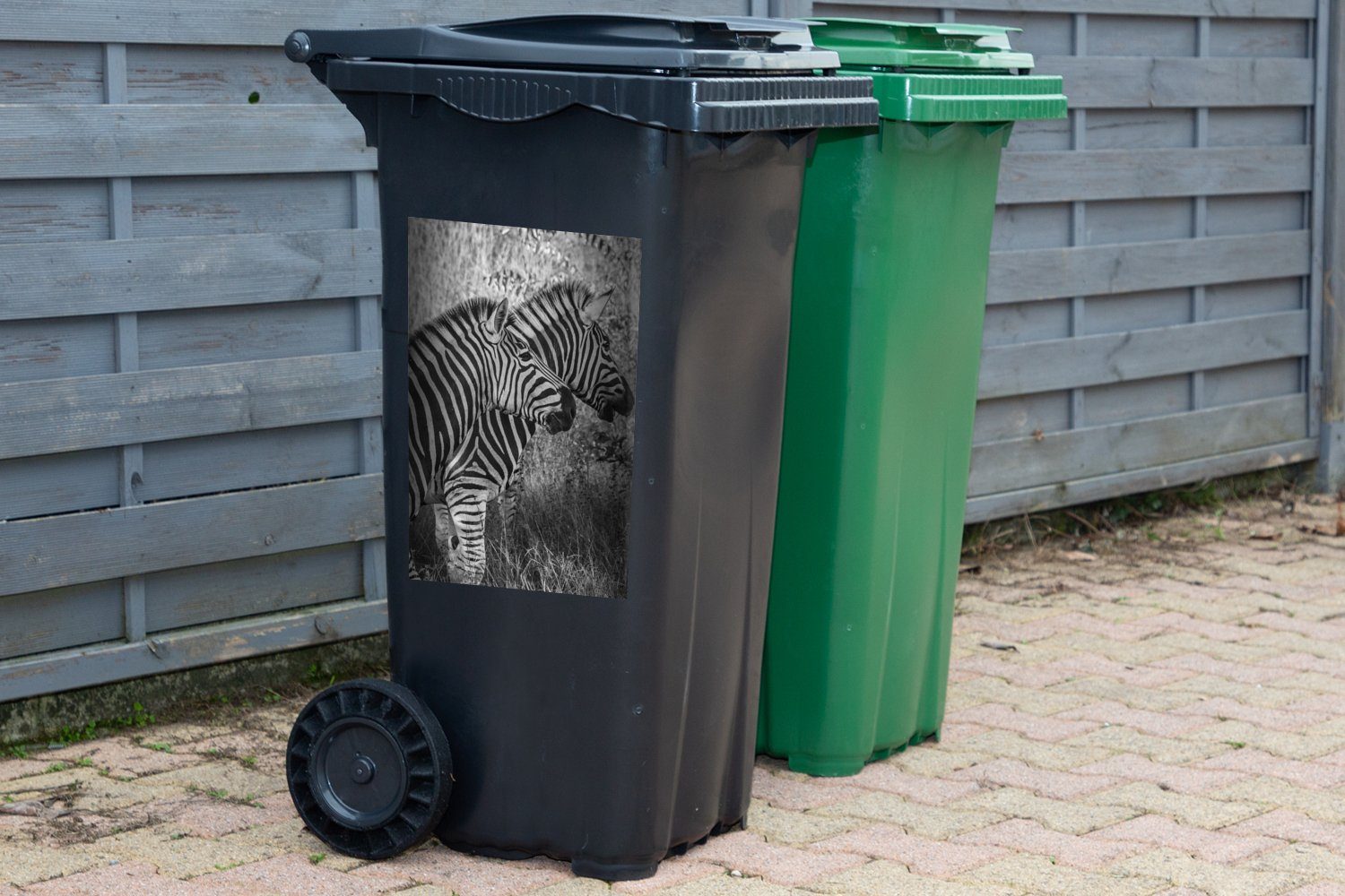 Abfalbehälter Zebras Sticker, Container, grasende St), MuchoWow (1 Mülleimer-aufkleber, Wandsticker Mülltonne, Drei