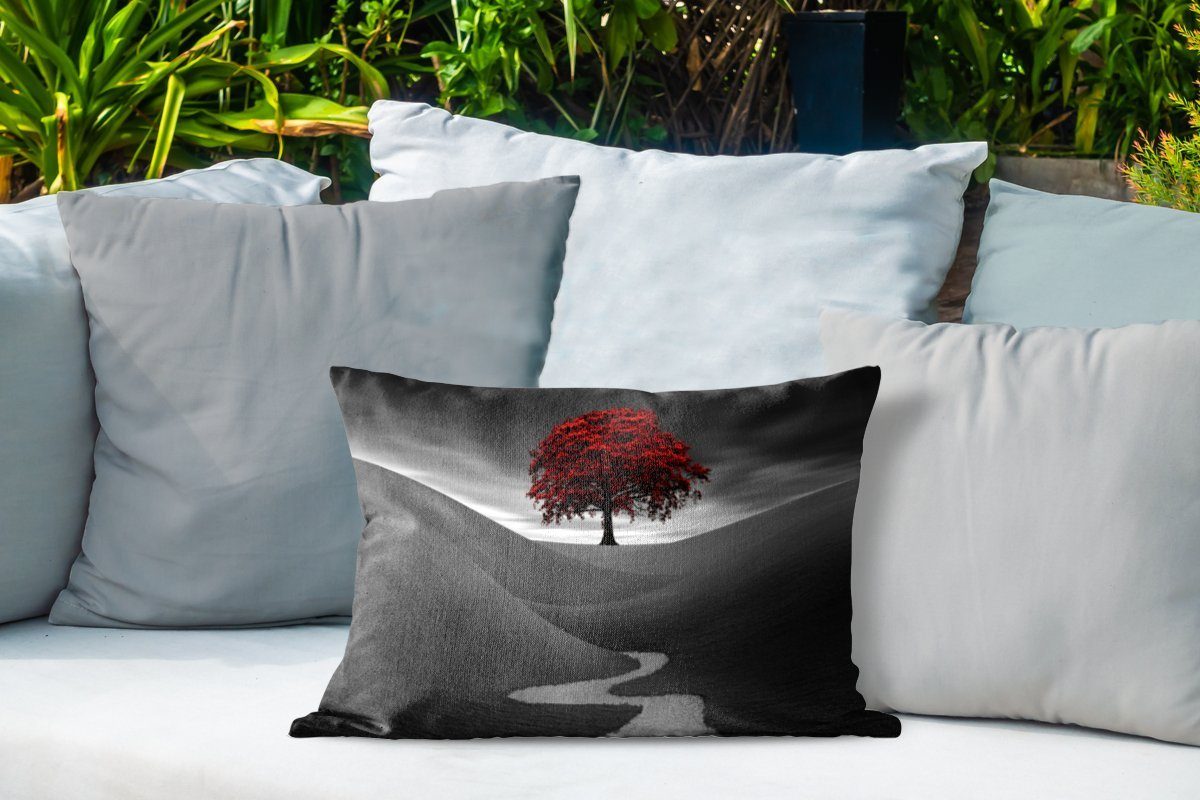 Outdoor-Dekorationskissen, Baum, Dekokissenbezug, Dekokissen Polyester, einem Kissenhülle MuchoWow mit roten Schwarz-Weiß-Foto