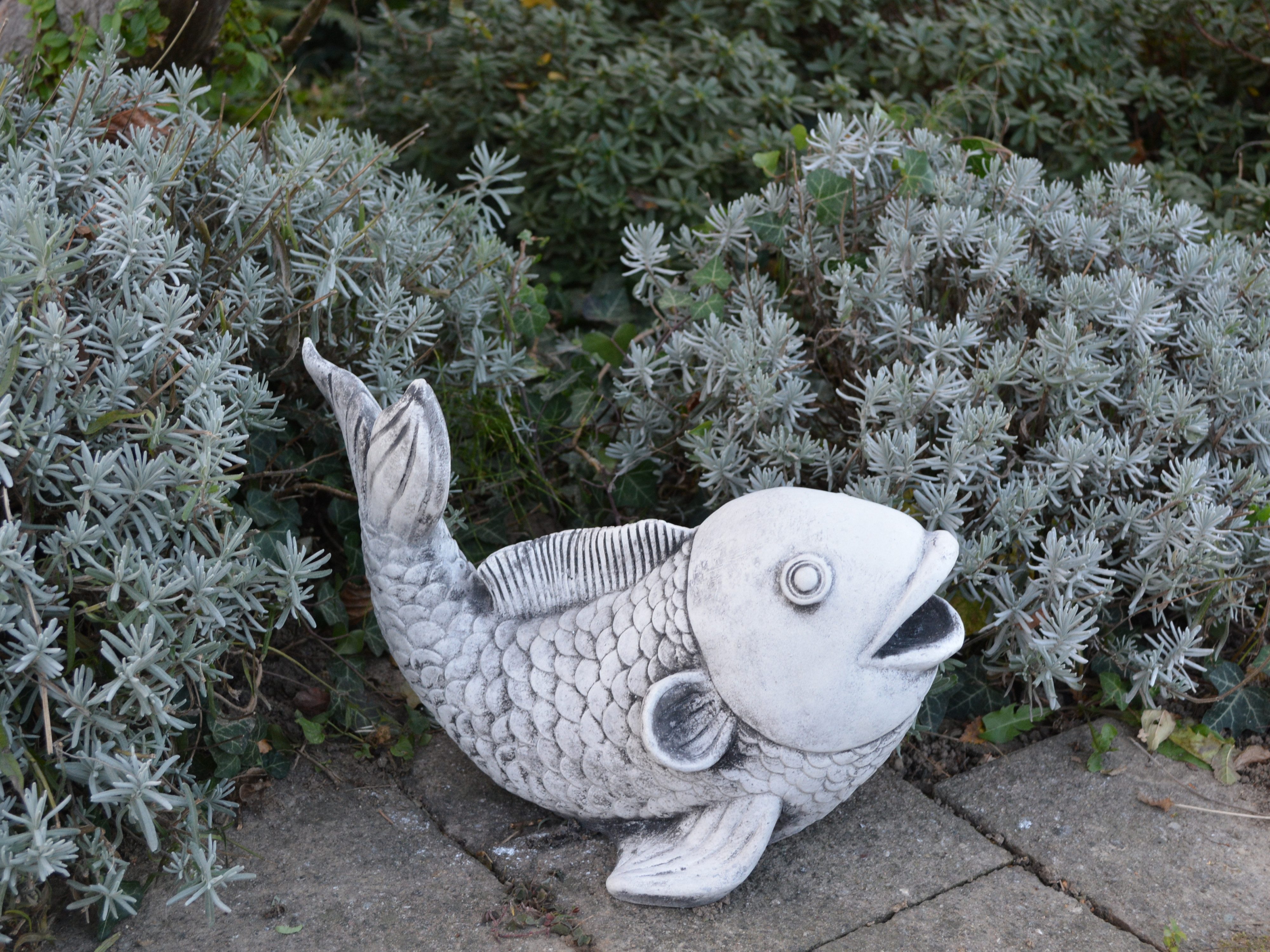 gartendekoparadies.de Gartenfigur Saragoi prächtiger Koi-Fisch, Steinfigur, H. 21 cm, 6 kg, Frostsicher