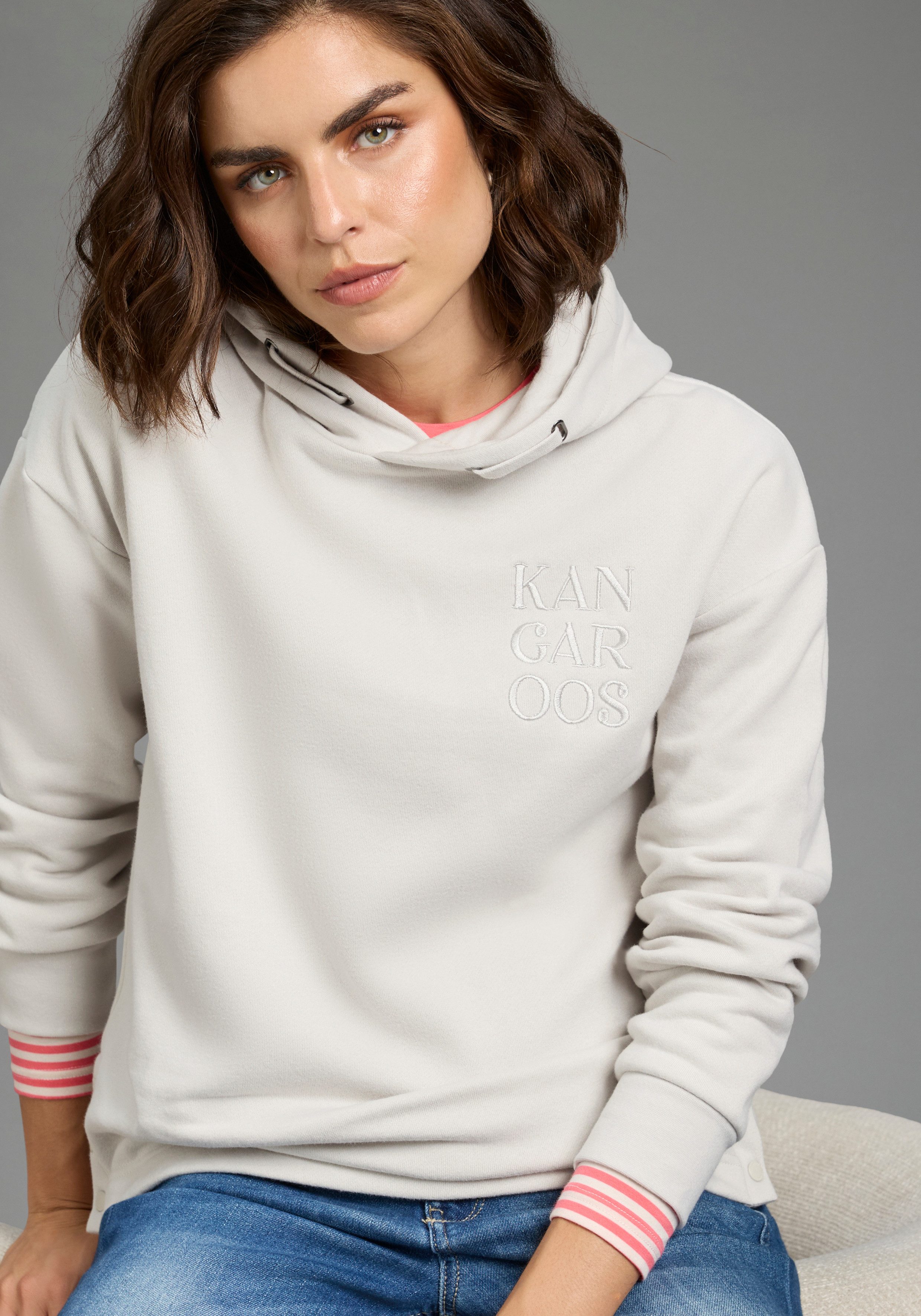 KangaROOS Kapuzensweatshirt mit Rippbündchen an Ärmeln und Saum, lässig geschnitten, hüftbedeckend