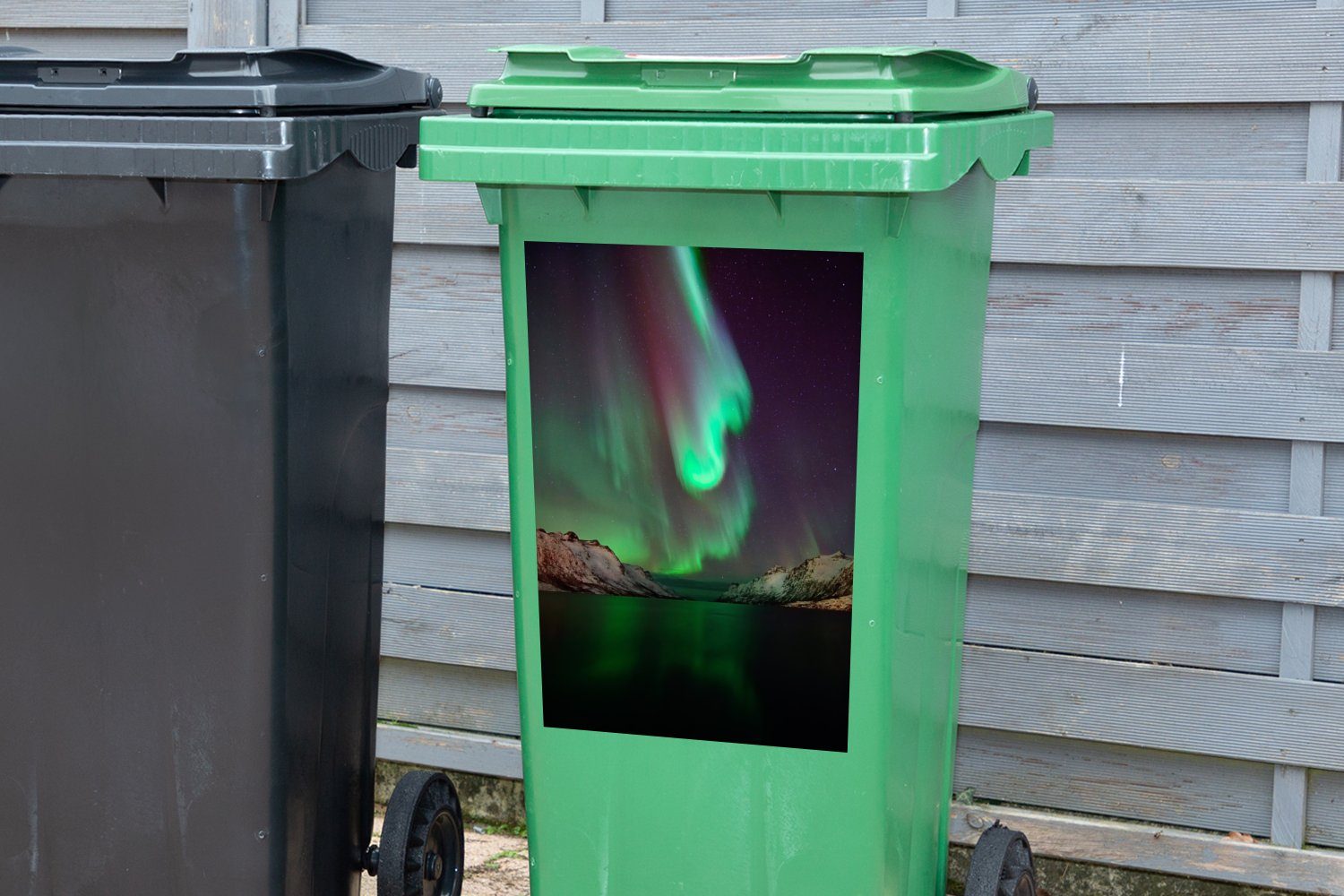 MuchoWow Abfalbehälter Mülltonne, Container, Nordlichter (1 Wandsticker - - St), Sticker, Mülleimer-aufkleber, Berge Norwegen