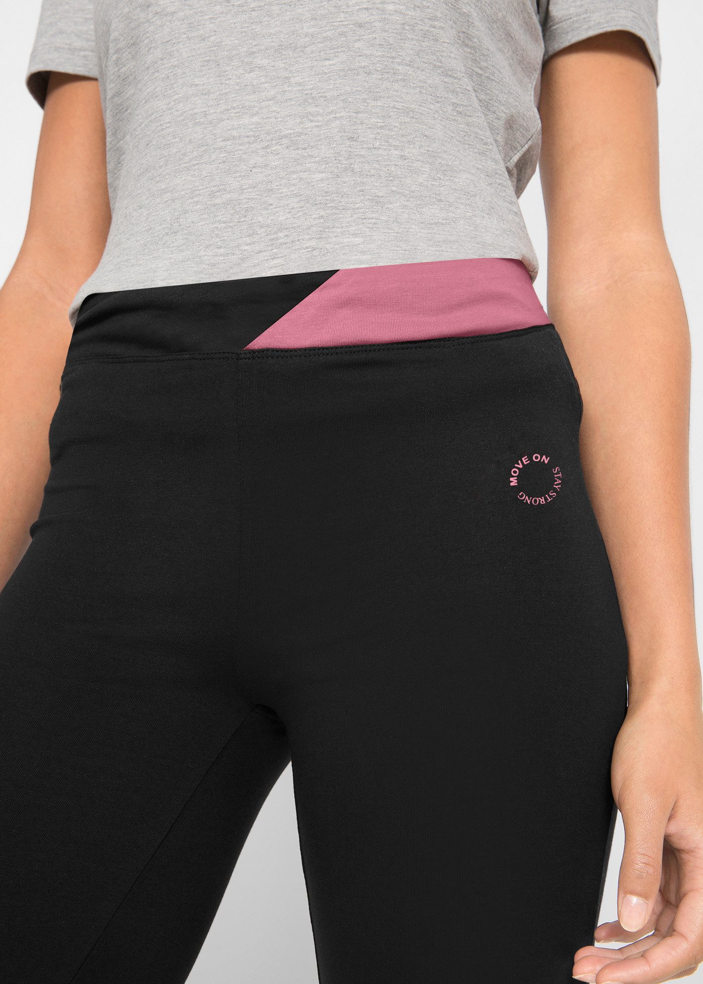 bonprix Sporthose aus Baumwoll-Stretch, Bootcut, Slim fit, Kontrastdetail am Bund