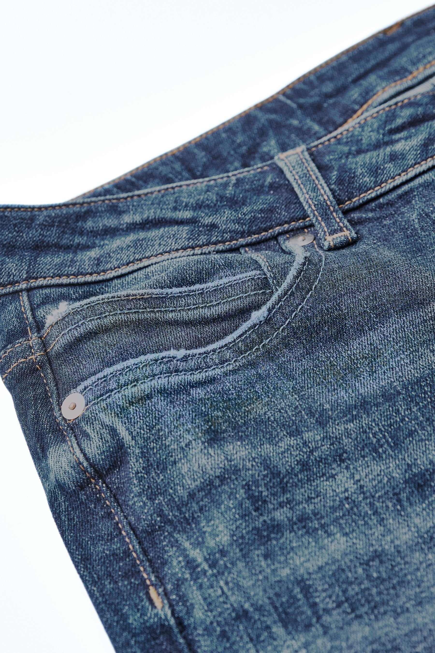Next Schlagjeans Own. Tiefe Schlagjeans mit Stretch und Saumschlitz (1-tlg)