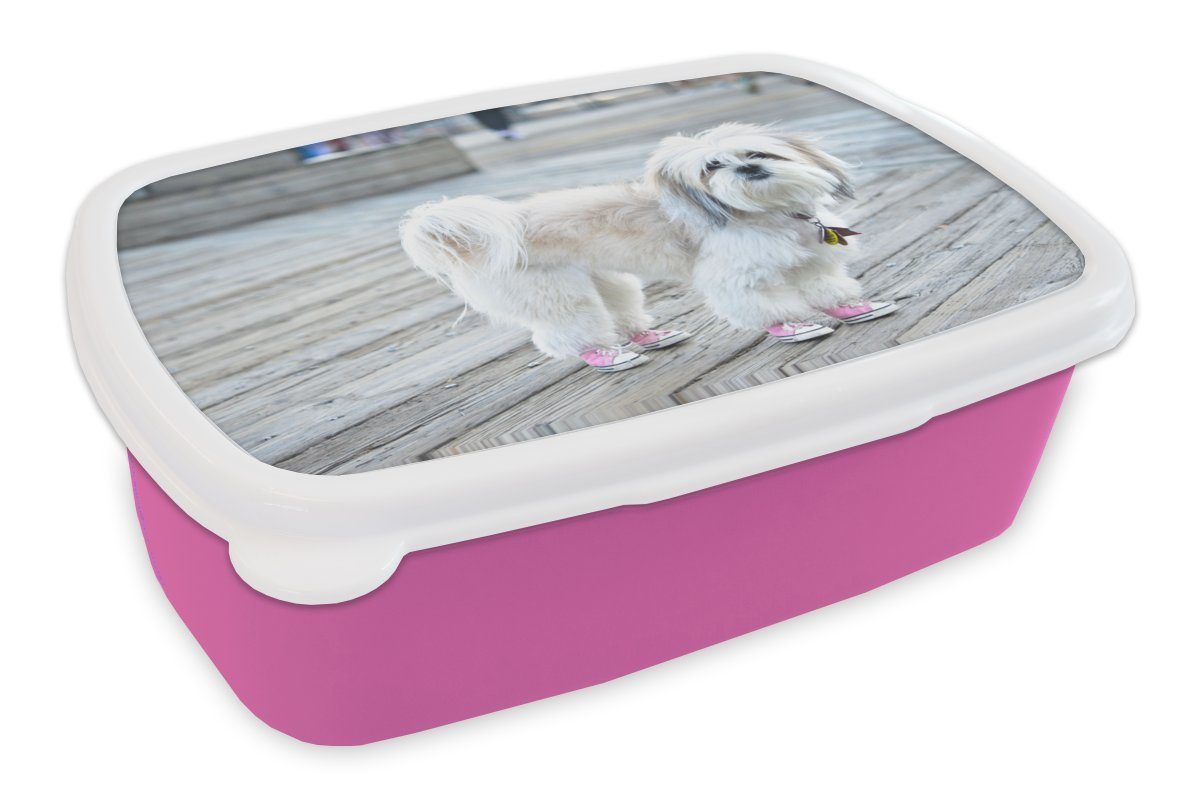 MuchoWow Lunchbox Ein Shih Tzu Hund mit rosa Schuhen, Kunststoff, (2-tlg), Brotbox für Erwachsene, Brotdose Kinder, Snackbox, Mädchen, Kunststoff