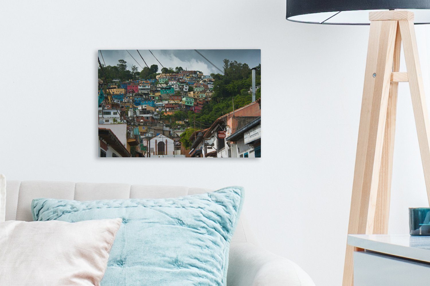 OneMillionCanvasses® Leinwandbild Leinwandbilder, Venezuela, Aufhängefertig, tropischen Wandbild 30x20 cm Wanddeko, (1 rund Caracas St), Favela im um Bunte