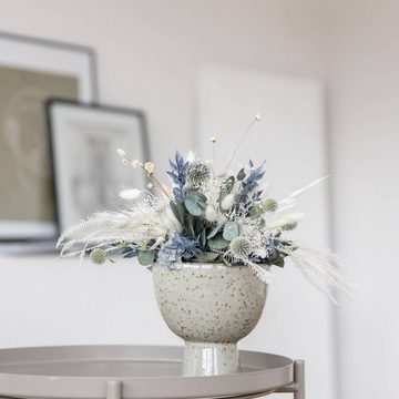 Trockenblume Eleganz in Blau und Weiß: Trockenblumengesteck mit Eukalyptus, LYKKE & You