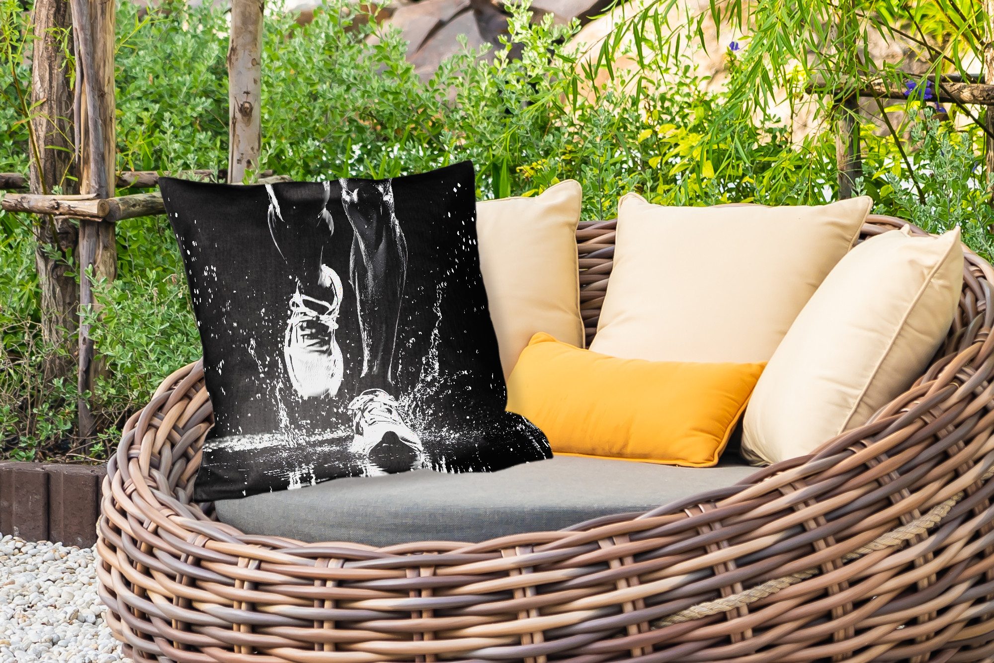 MuchoWow Dekokissen Laufschuhe - Laufen - Drops - Schwarz, Kissenhülle für den Außenbereich, Outdoor, Kissen, 60x60 cm