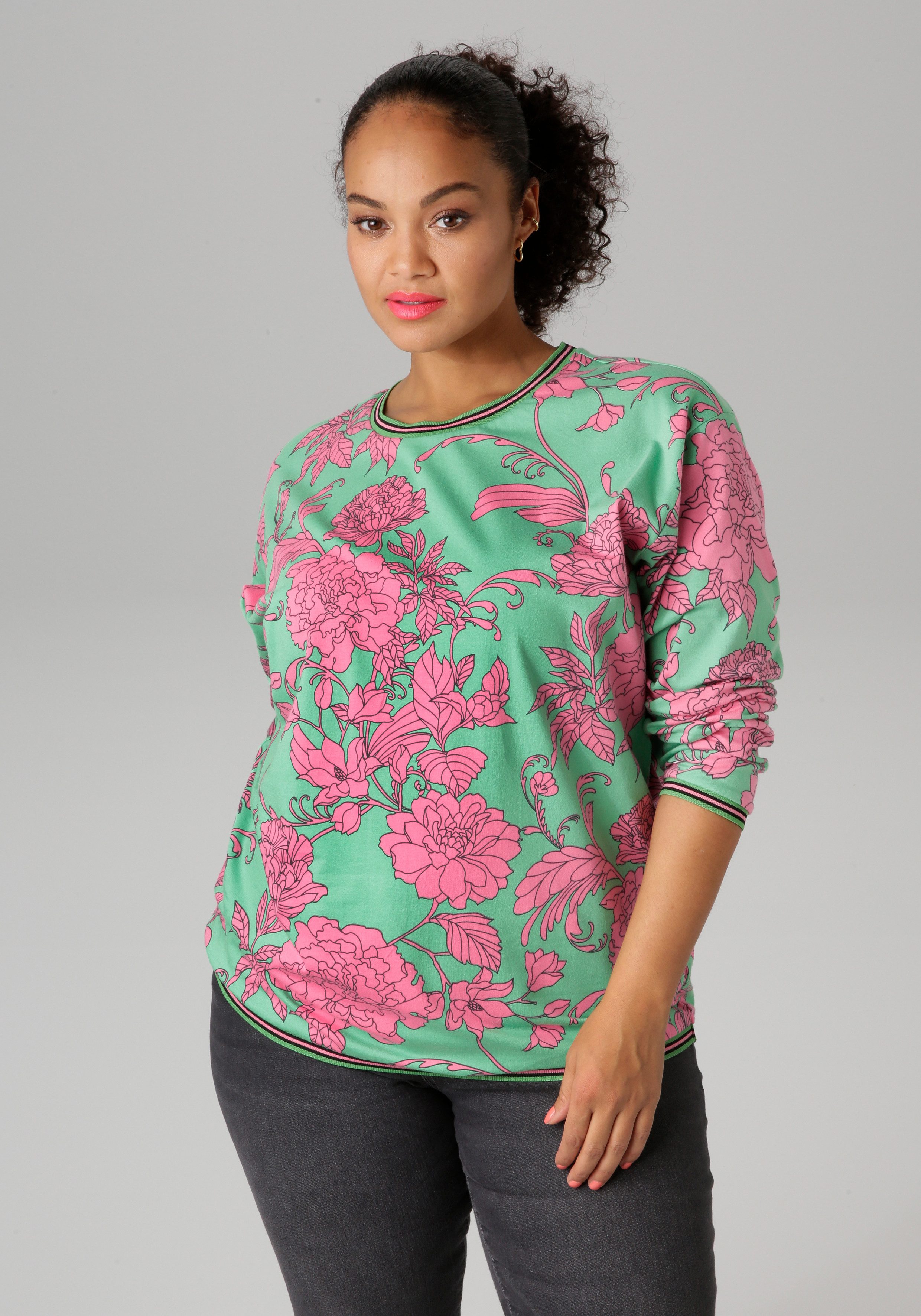 Aniston PLUS Sweatshirt, mit großflächigen, grafischen Blumen bedruckt günstig online kaufen