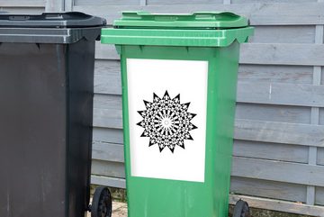 MuchoWow Wandsticker Illustration eines schwarz-weißen Mandalas in Form eines Sterns (1 St), Mülleimer-aufkleber, Mülltonne, Sticker, Container, Abfalbehälter