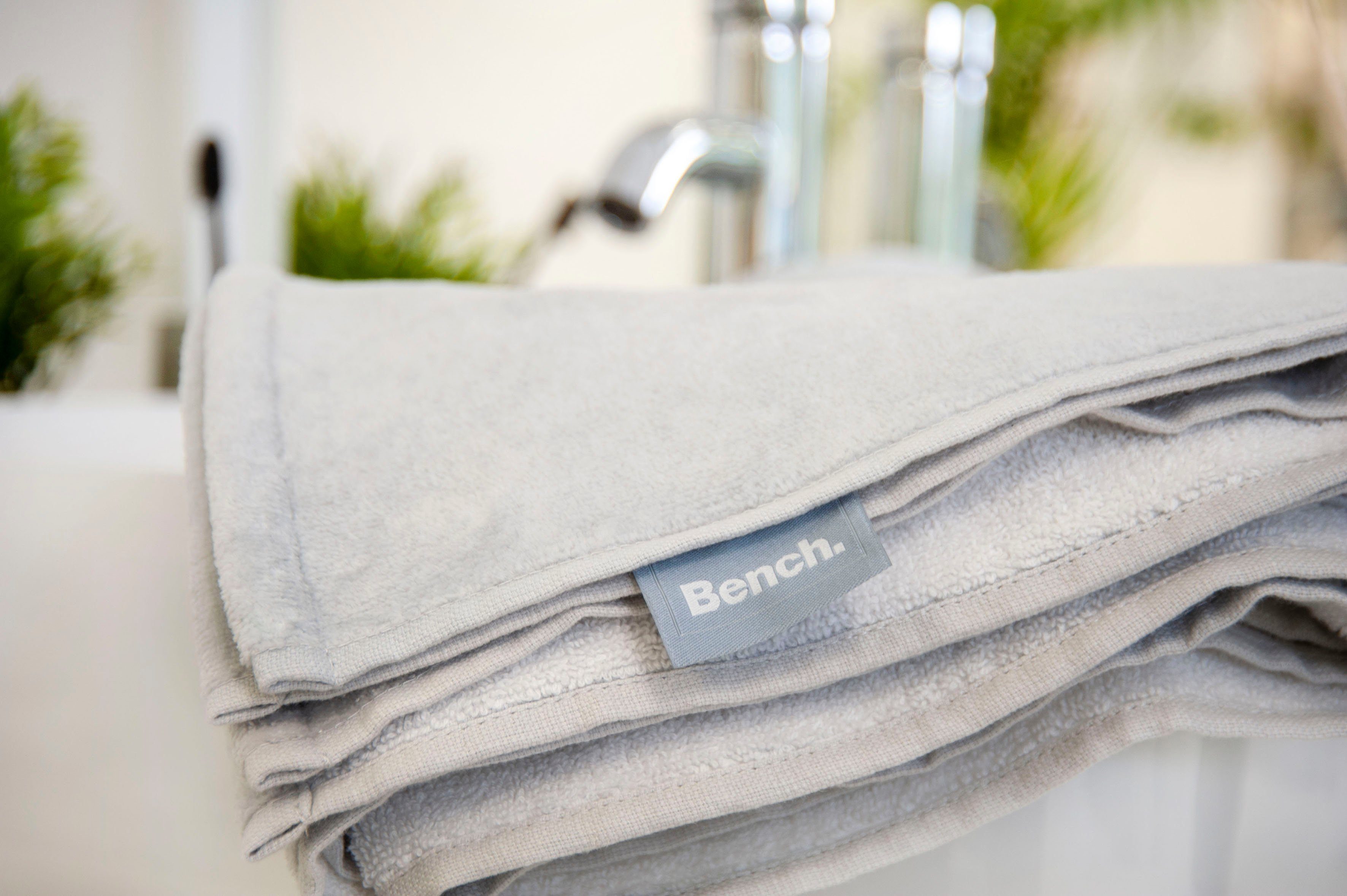 Bench. Strandtuch Bench, Velours (1-St), mit dekorativem "Bench" Schriftzug