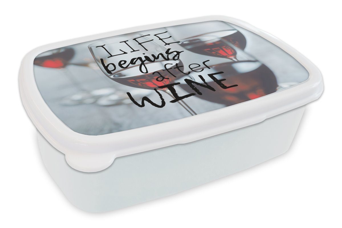 MuchoWow Lunchbox Weinzitat "Das Leben beginnt nach dem Wein" mit Weingläsern im, Kunststoff, (2-tlg), Brotbox für Kinder und Erwachsene, Brotdose, für Jungs und Mädchen weiß