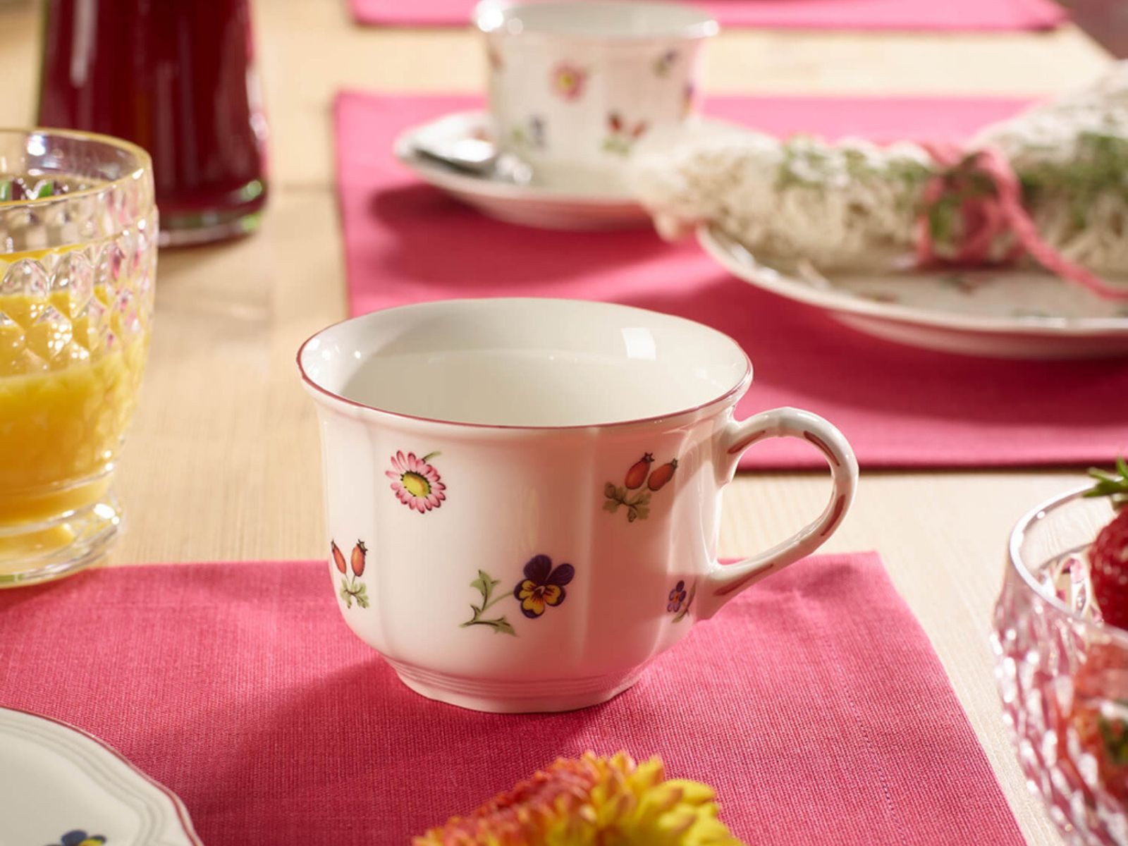 Villeroy & Boch Latte-Macchiato-Glas Petite Fleur Frühstücksobertasse 0,26l Set6, Premium Porcelain