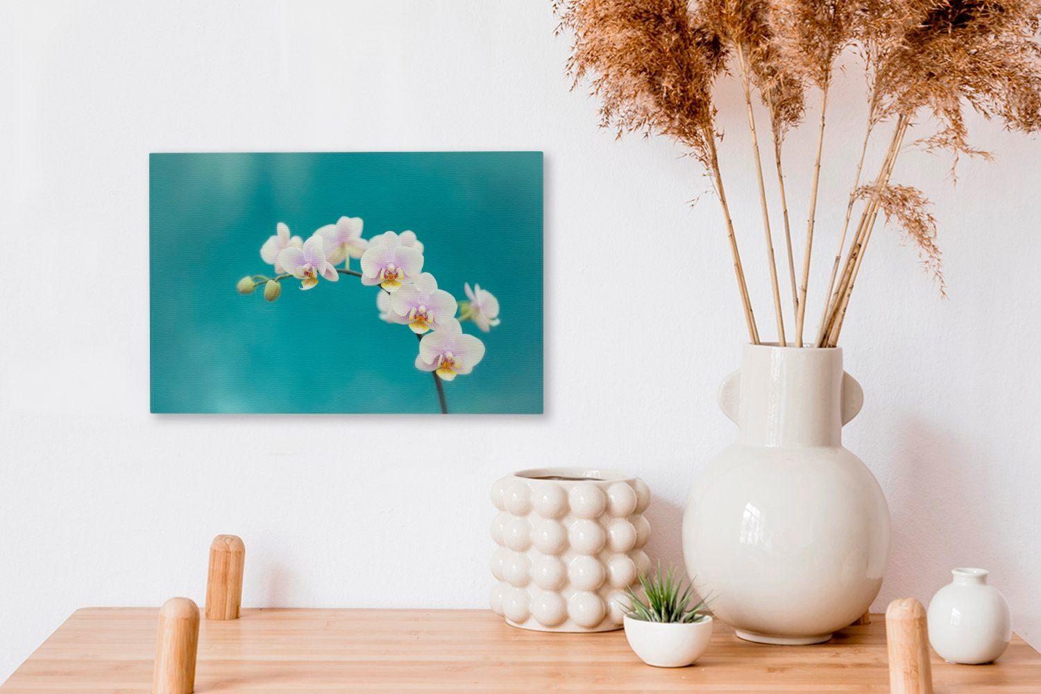 OneMillionCanvasses® Leinwandbild Weiße Orchideen Aufhängefertig, auf Wandbild Leinwandbilder, St), Wanddeko, 30x20 Hintergrund, (1 cm blauem
