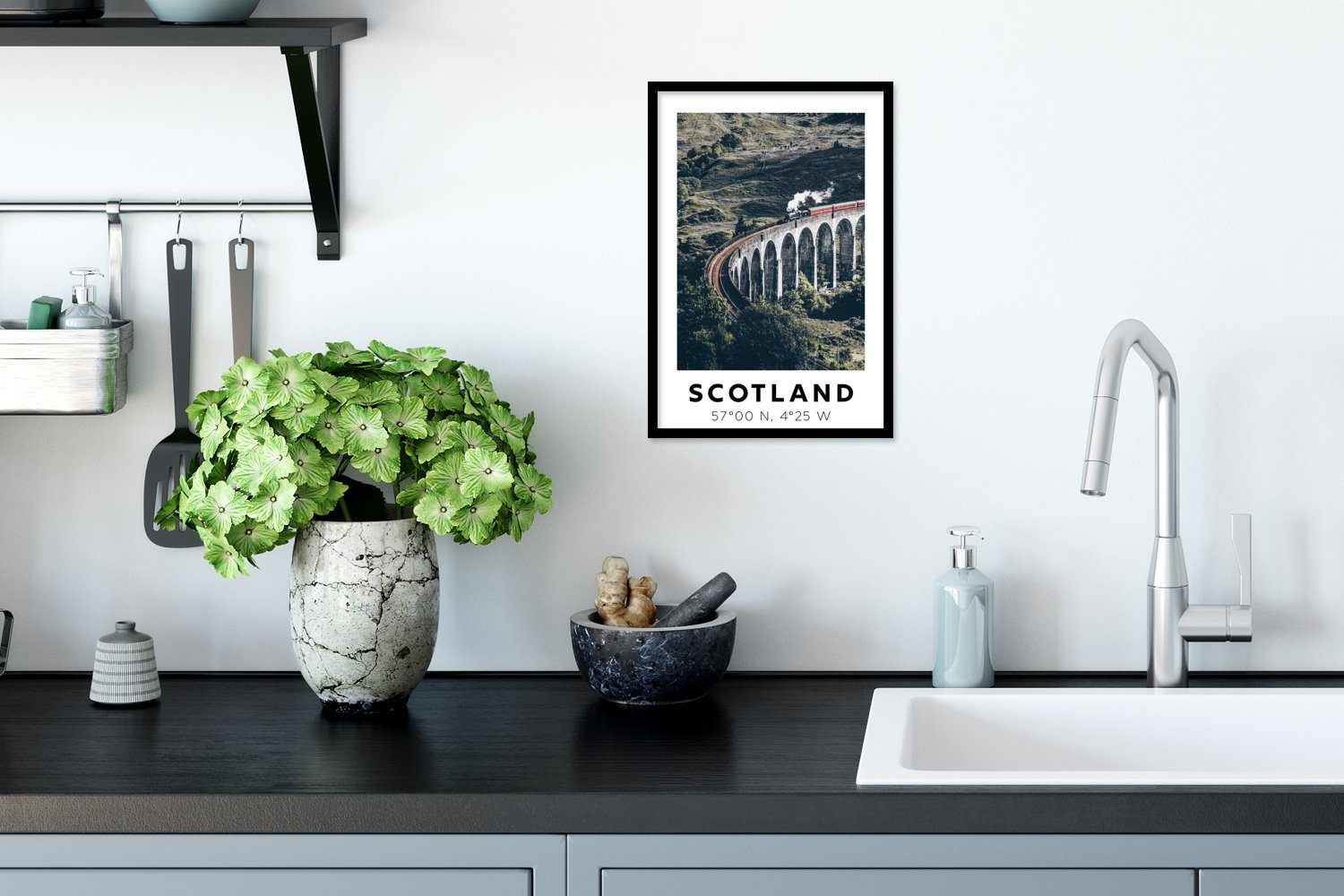 MuchoWow Poster Schottland - Poster, Zug Schwarzem Brücke, Wanddeko, - (1 St), Bilderrahmen Wandposter, Gerahmtes Bilder
