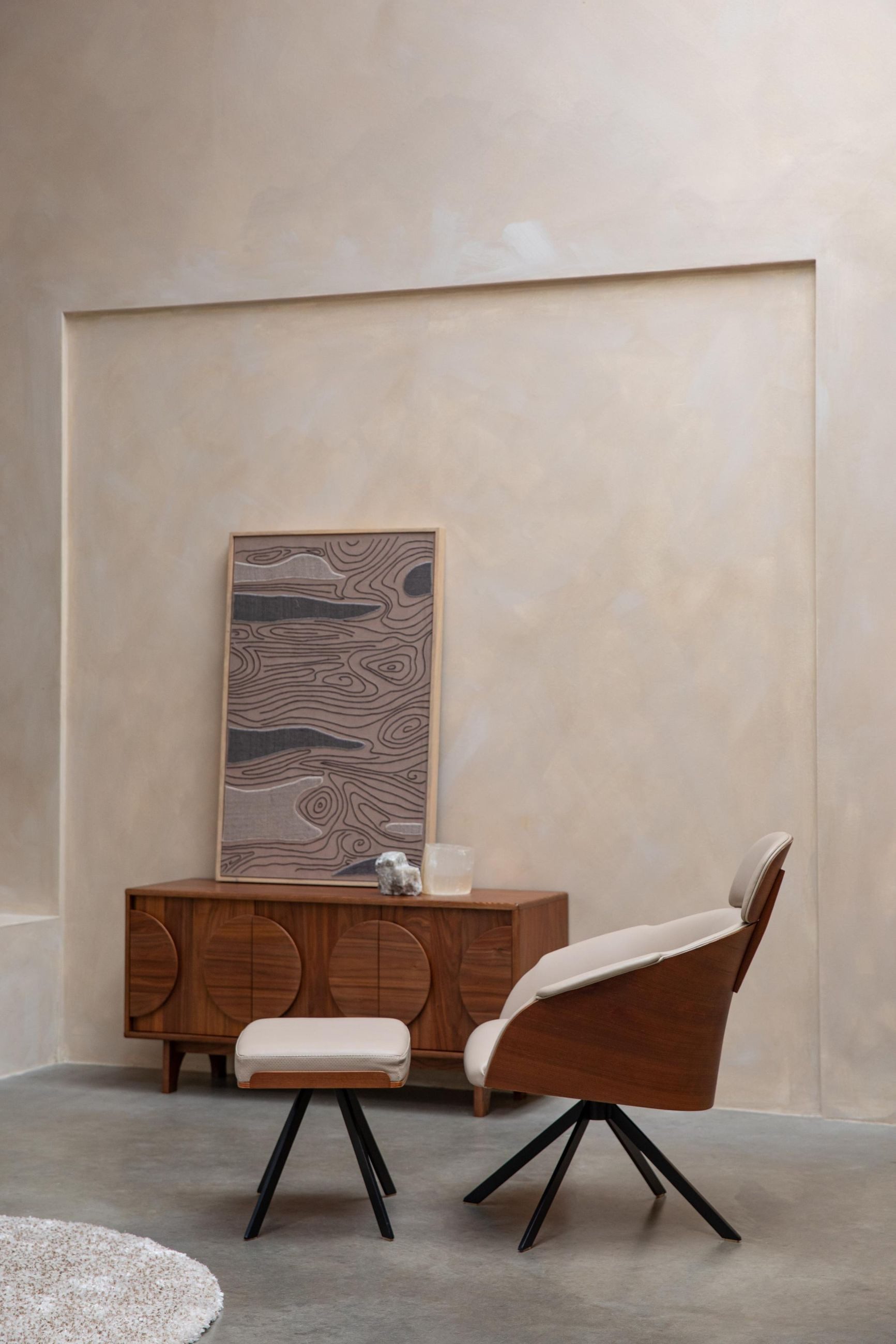 Zuiver Loungesessel Hocker Frie Eleganter Hocker in Lederoptik & Walnussfurnier