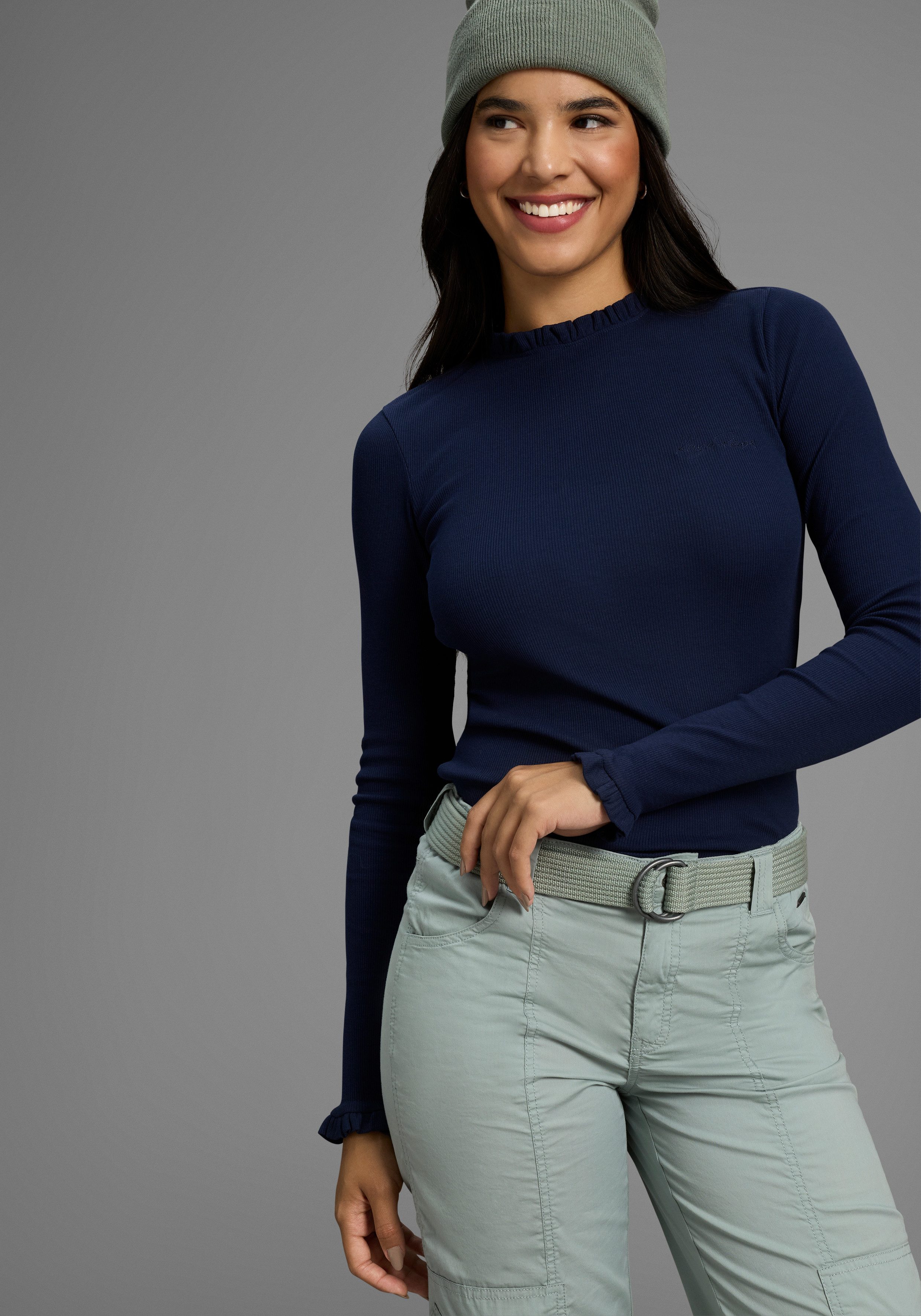 KangaROOS Langarmshirt mit femininer Rüschenkante günstig online kaufen