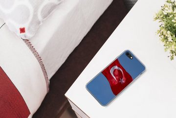 MuchoWow Handyhülle Eine türkische Flagge am blauen Himmel, Handyhülle Apple iPhone 7, Smartphone-Bumper, Print, Handy Schutzhülle