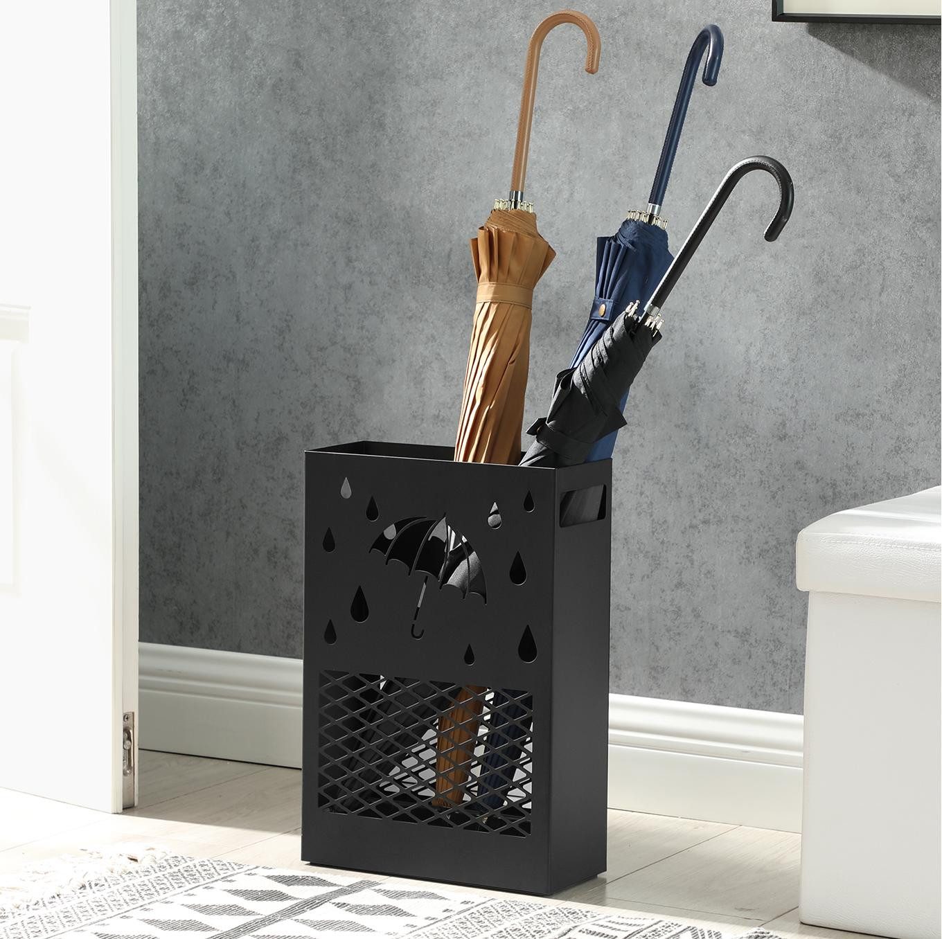 SONGMICS Schirmständer, Regenschirmständer aus Metall, herausnehmbare Tropfschale, 4 Haken