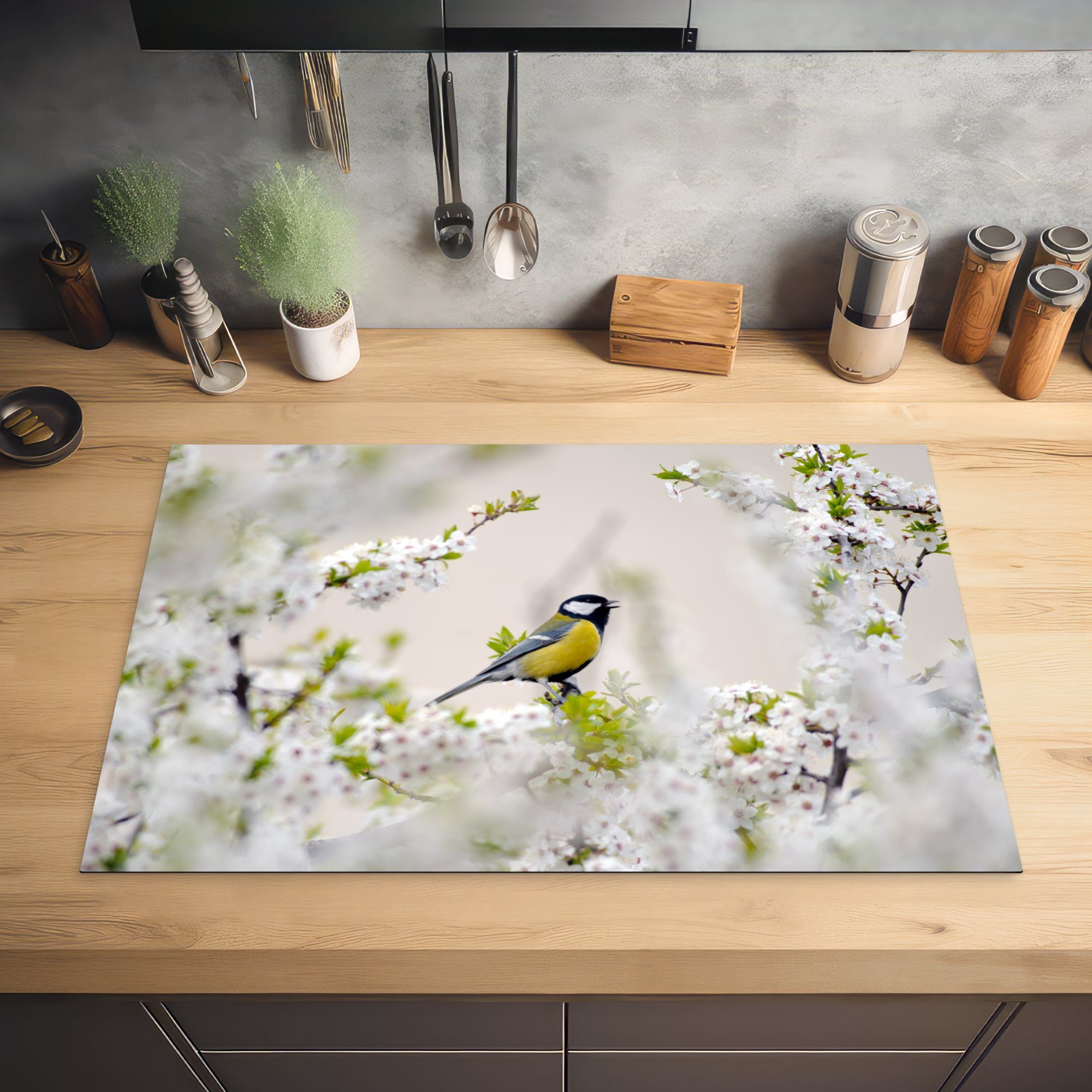 MuchoWow Herdblende-/Abdeckplatte - - Vinyl, - küche für tlg), Blumen Arbeitsplatte Ceranfeldabdeckung, Kohlmeise Blütenbaum, cm, (1 Vogel 81x52