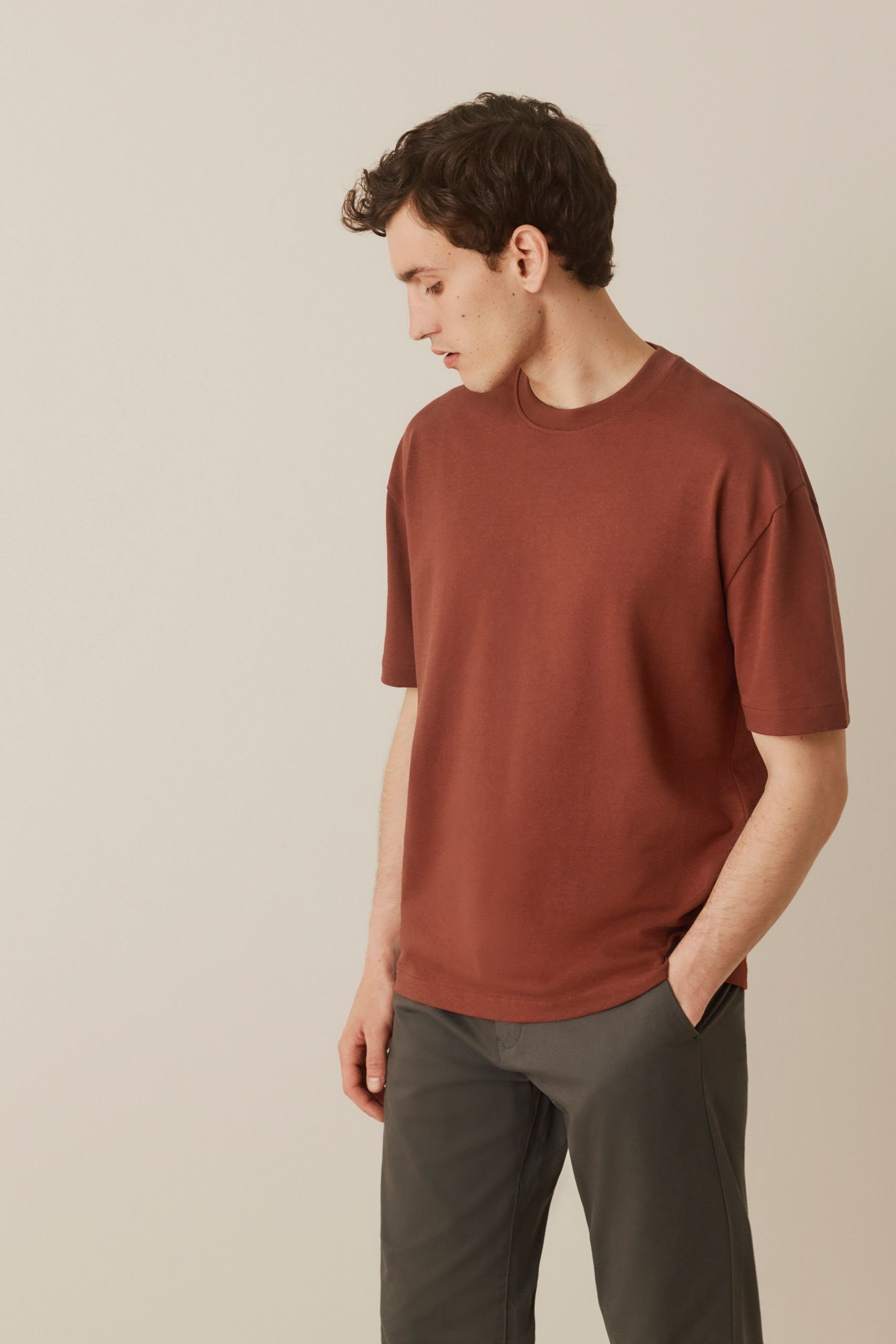 schwerem Brown Oversized aus Stoff T-Shirt T-Shirt (1-tlg) Fit Next Rust