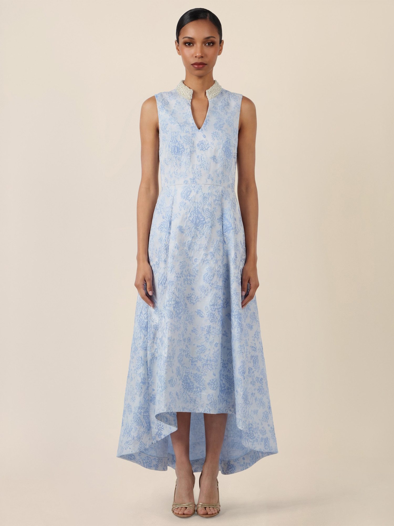 Apart Abendkleid mit Perlenkragen