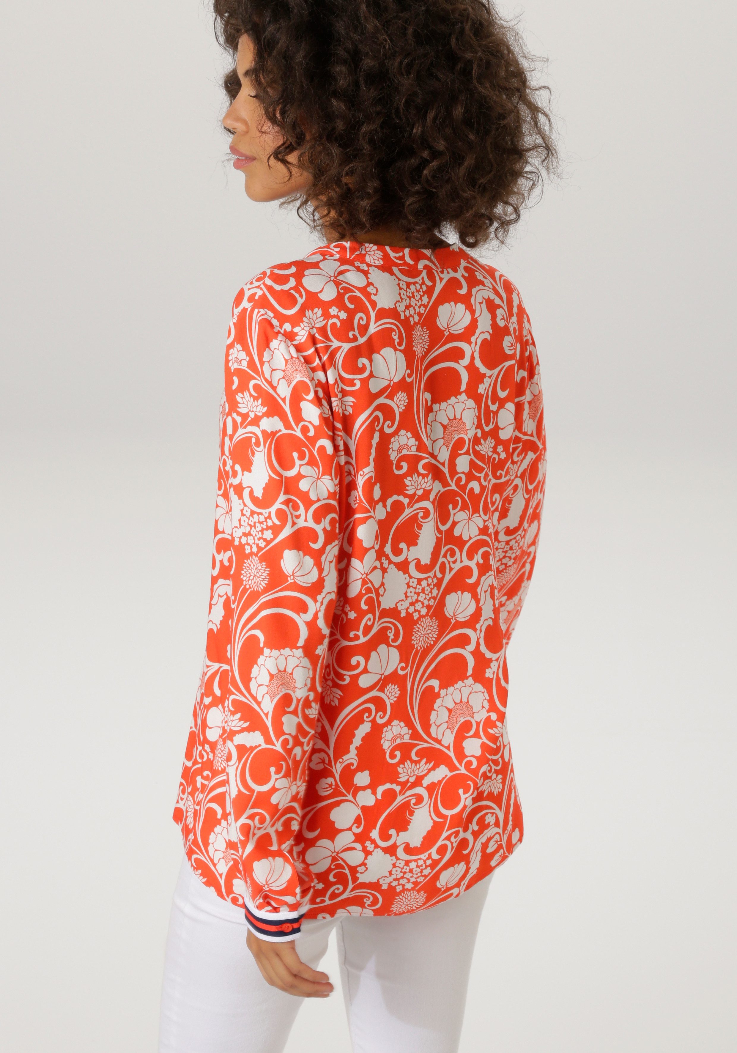 Aniston CASUAL Schlupfbluse mit fantasievollem, grafischen Blumendruck