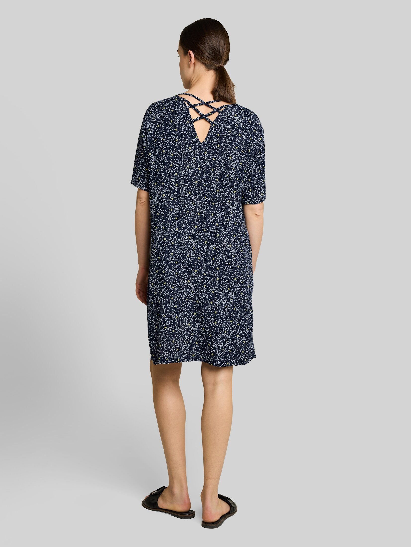 TOM TAILOR Midikleid Kleider & Jumpsuits Loose Fit Kleid mit Cut-Out-Detail