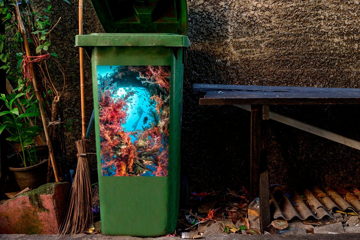 Meer MuchoWow den klaren Mülleimer-aufkleber, Sticker, im zwischen Mülltonne, Abfalbehälter Taucher St), Ein Weichkorallen (1 Container, Wandsticker