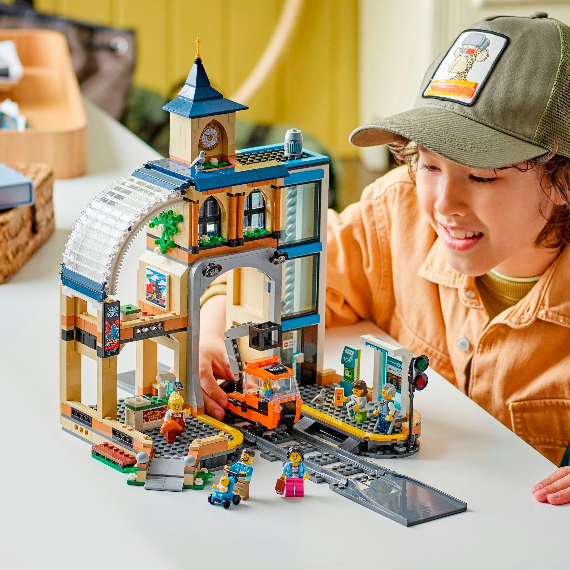 LEGO® Hauptbahnhof (60469), LEGO City Konstruktionsspielsteine, (752 St), M günstig online kaufen