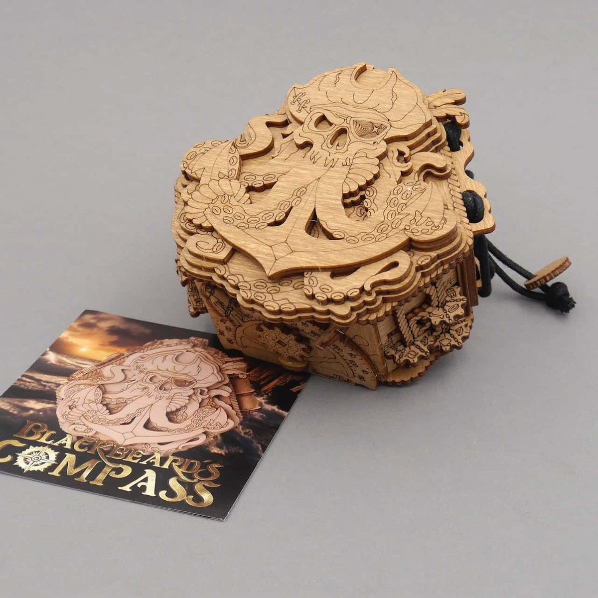 ESC, Escape Welt Spiel BLACKBEARDS COMPASS - spannende Rätselbox, Cluebox, Knobelspiel