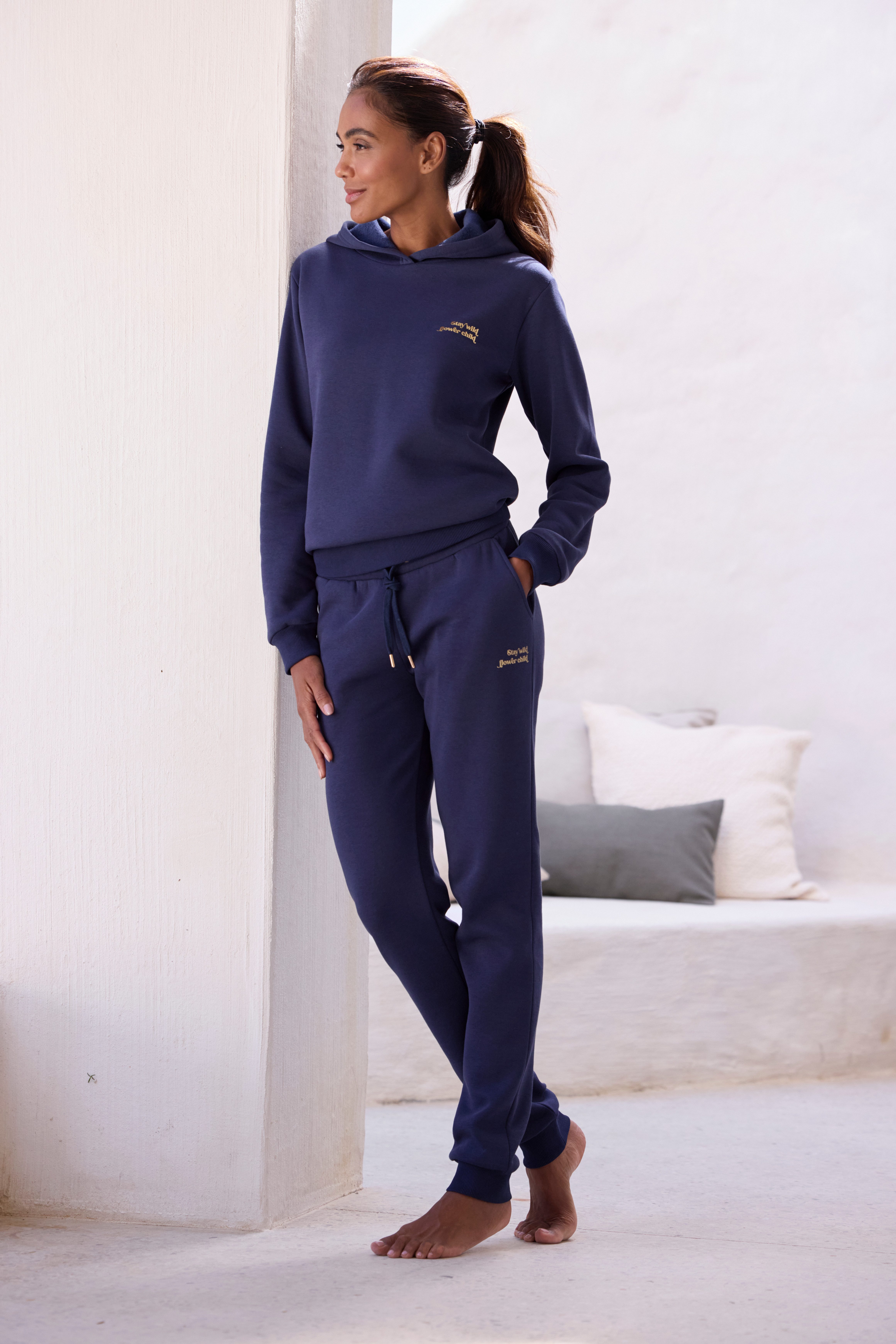 LASCANA Sweathose mit glänzenden Foliendruck, Loungewear