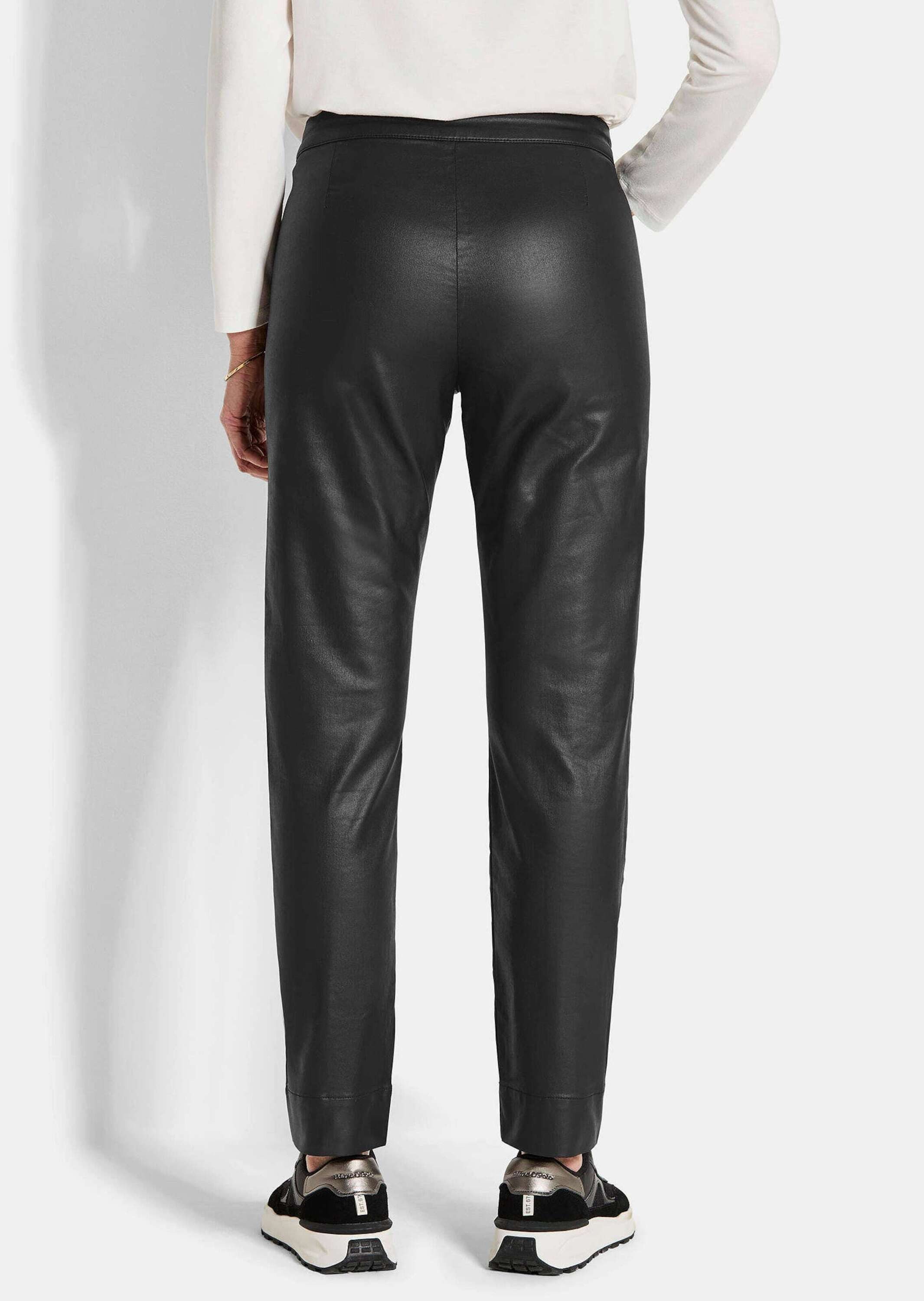 GOLDNER Stoffhose Kurzgröße: Slim Fit Leder-Hose Bella, hoher Bund Schmale Baumwollhose in Lederoptik, glatter Formbund – Bild 3 von 5