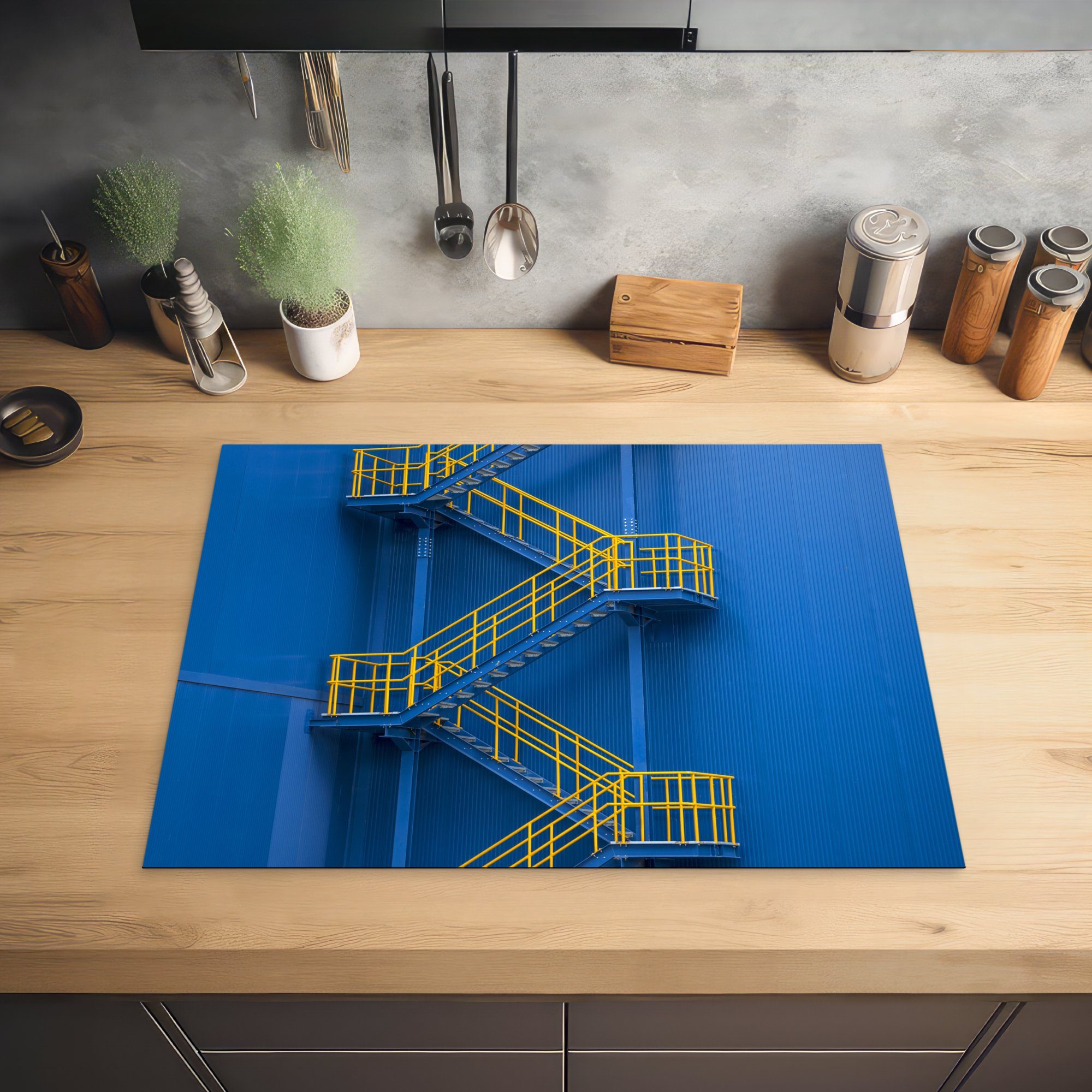 70x52 tlg), Ceranfeldabdeckung Wand, (1 Treppe Arbeitsfläche blauen Herdblende-/Abdeckplatte Vinyl, Gelbe nutzbar, cm, MuchoWow Mobile vor einer