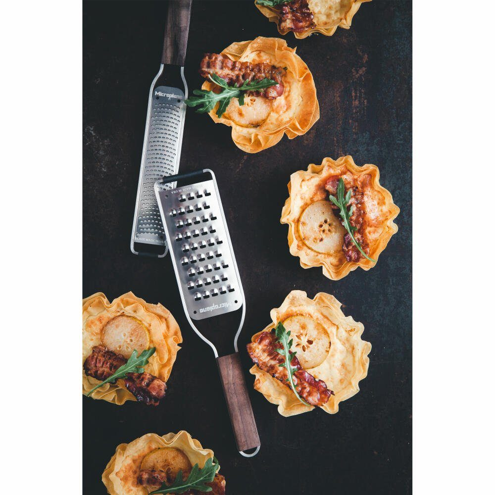 Microplane Küchenreibe Master-Geschenkset 2-tlg., Edelstahl, Walnuss, Gummi, (Set, 2-St), mit Walnussholz-Griff